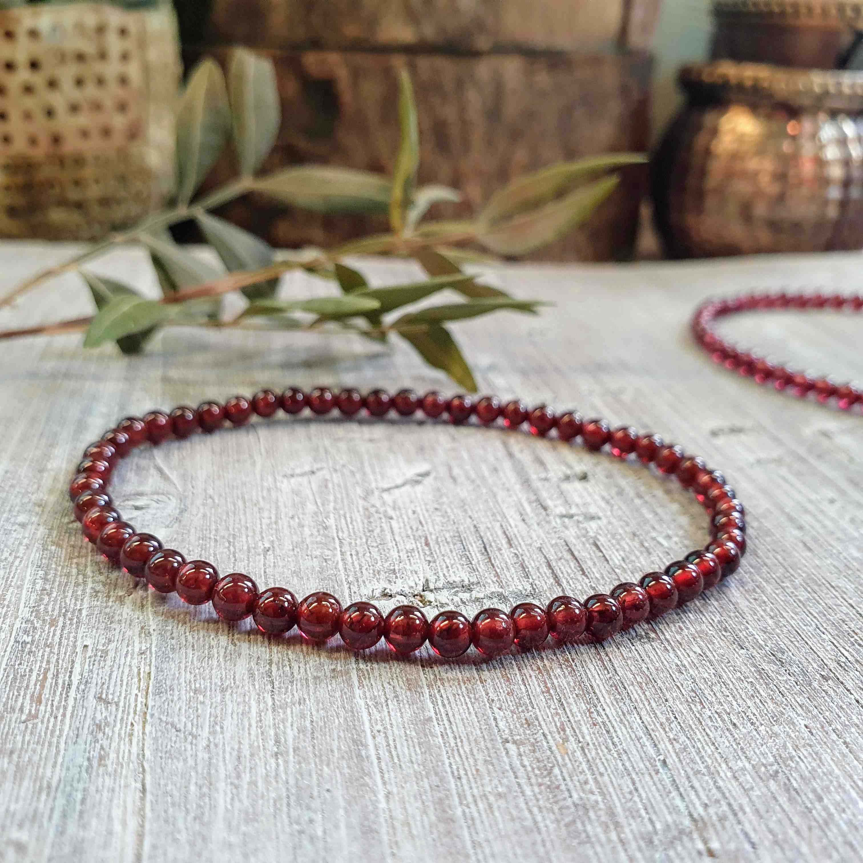 NÁRAMEK Z MINERÁLU ČERVENÝ GRANÁT ALMANDIN 3 mm 