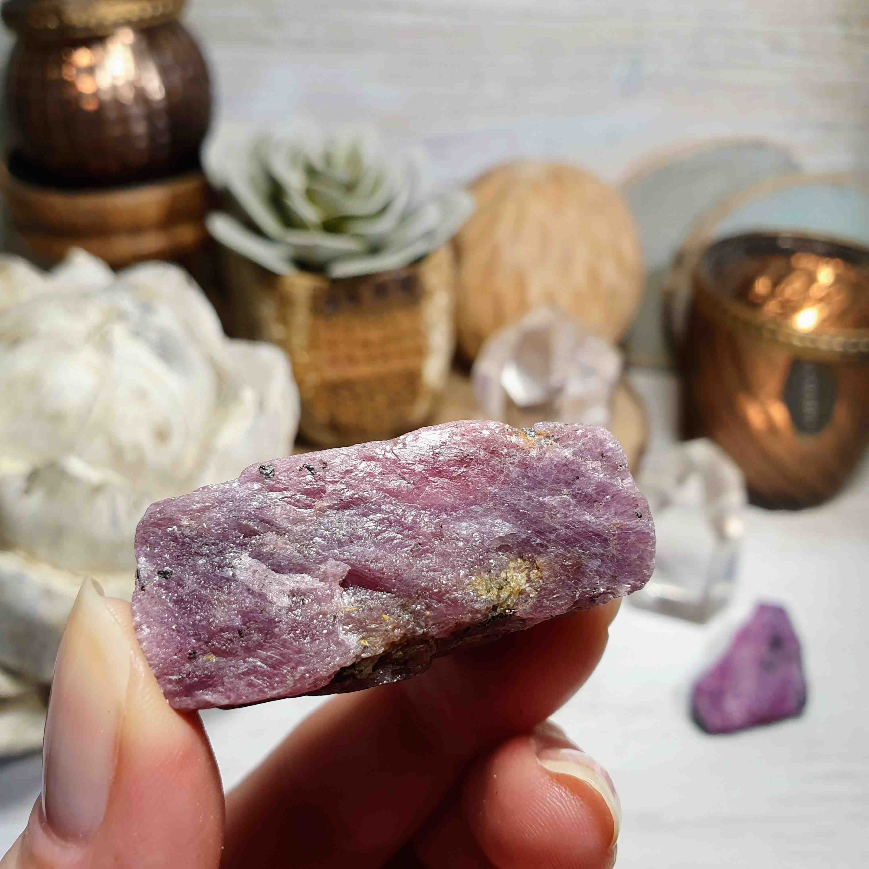 Rubín - surový krystal z Tanzánie E. 49 g  