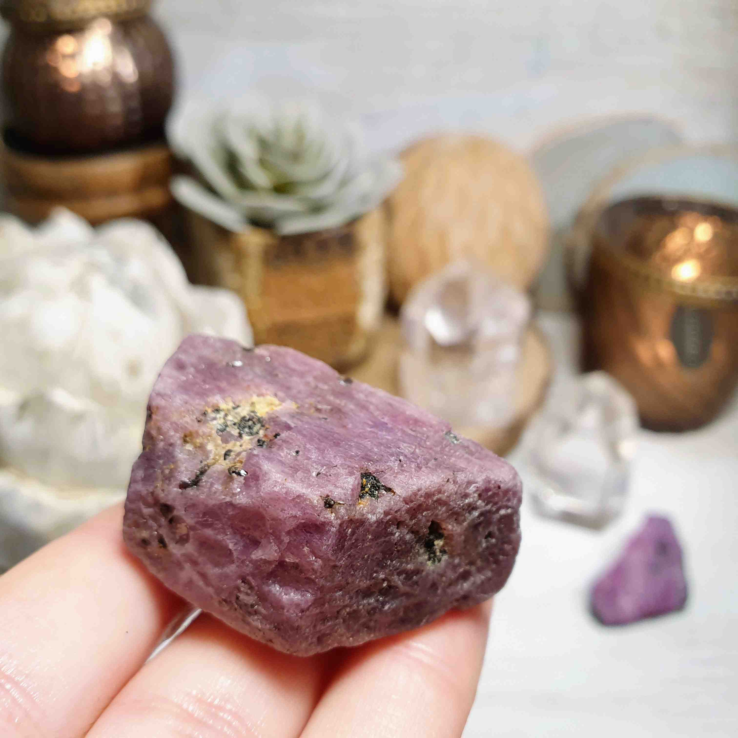 Rubín - surový krystal z Tanzánie E. 49 g  