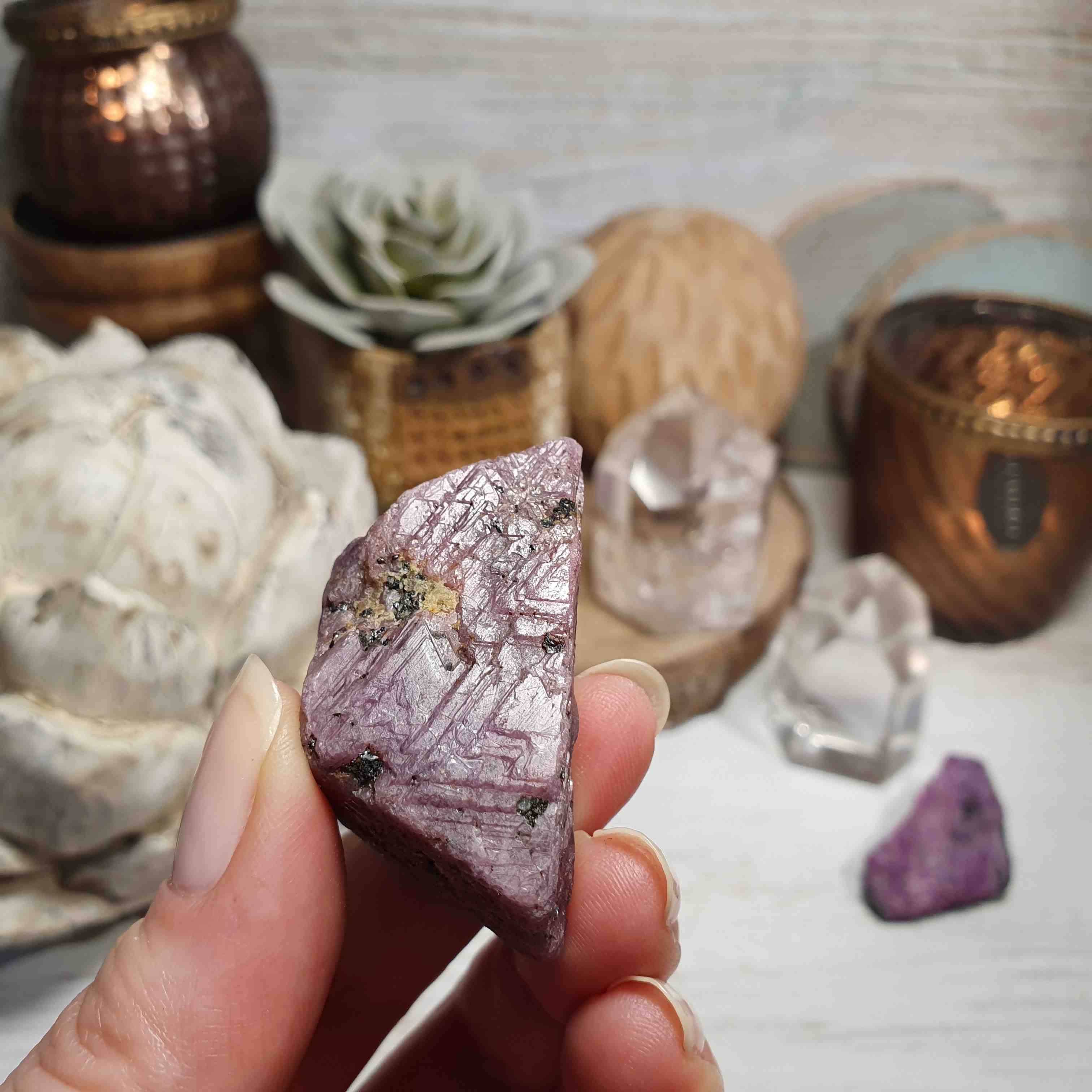 Rubín - surový krystal z Tanzánie E. 49 g  