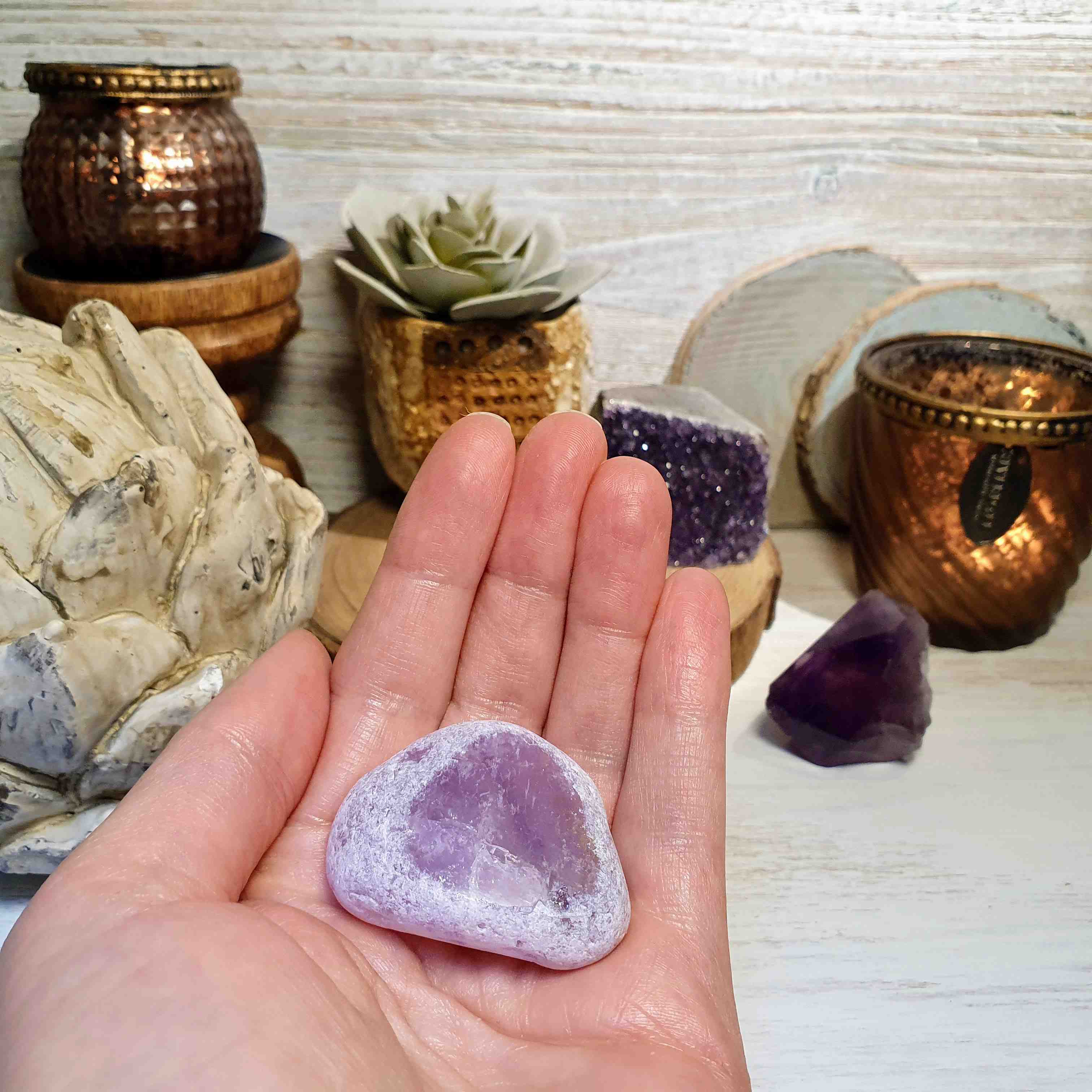 Meditační ametyst - broušený kámen s leštěným okýnkem z Brazílie B. 38 g