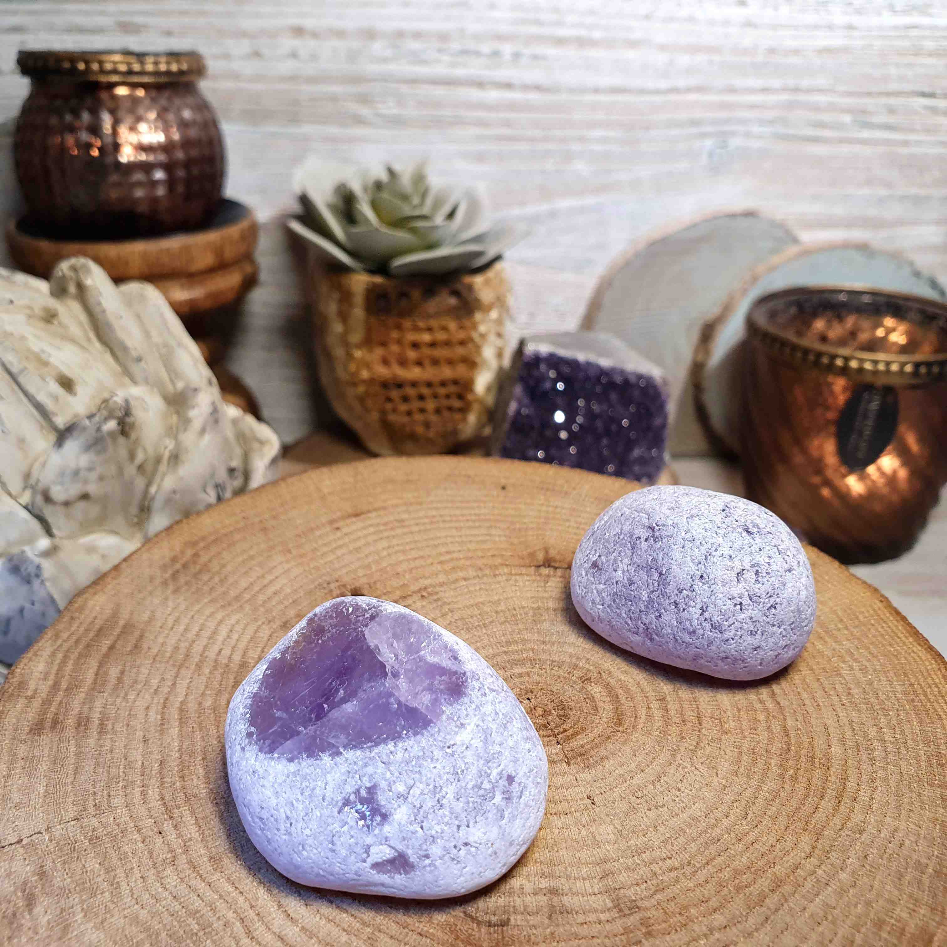 Meditační ametyst - broušený kámen s leštěným okýnkem z Brazílie B. 38 g