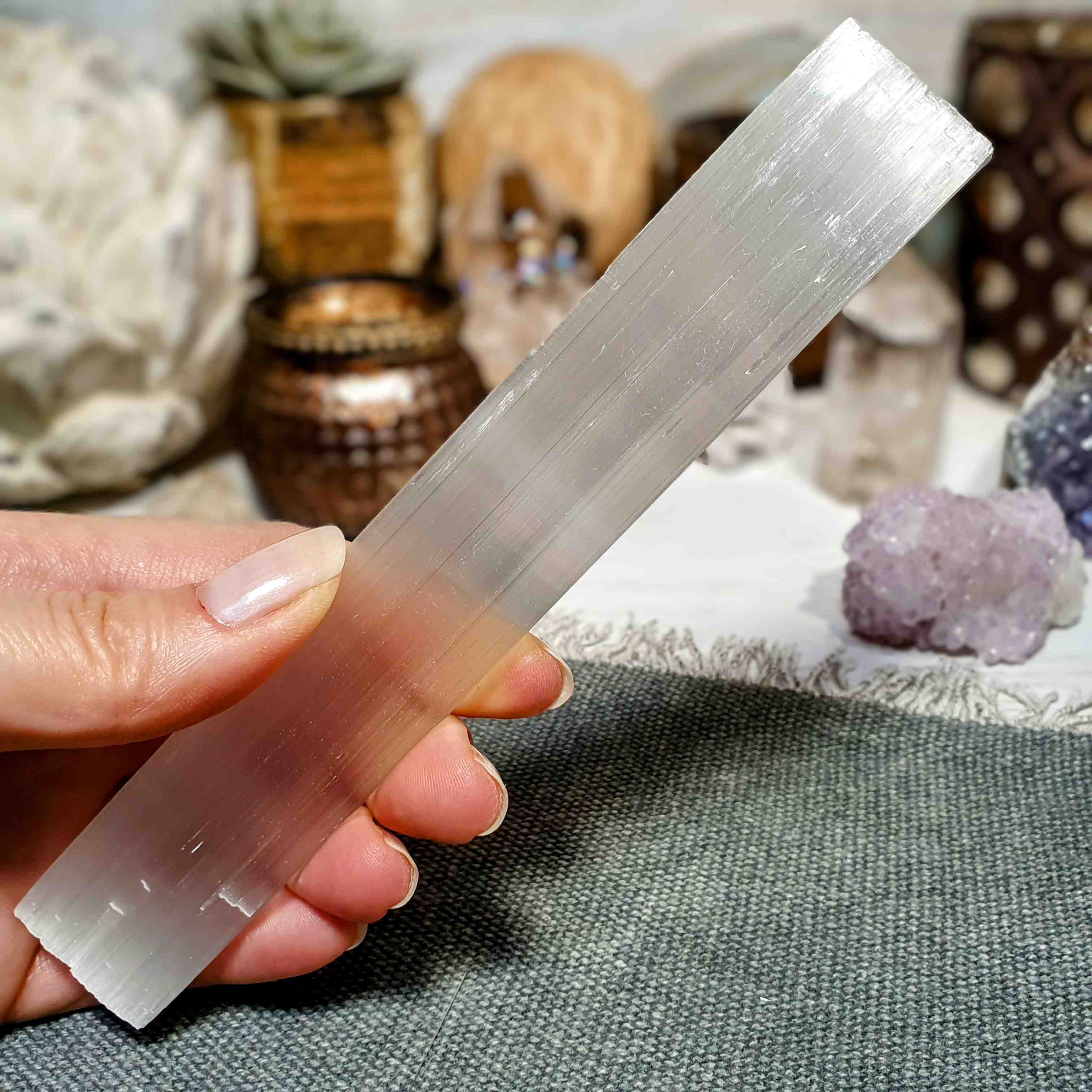 Selenit - surová hůlka z Maroka E. 115 g, 10,5 cm