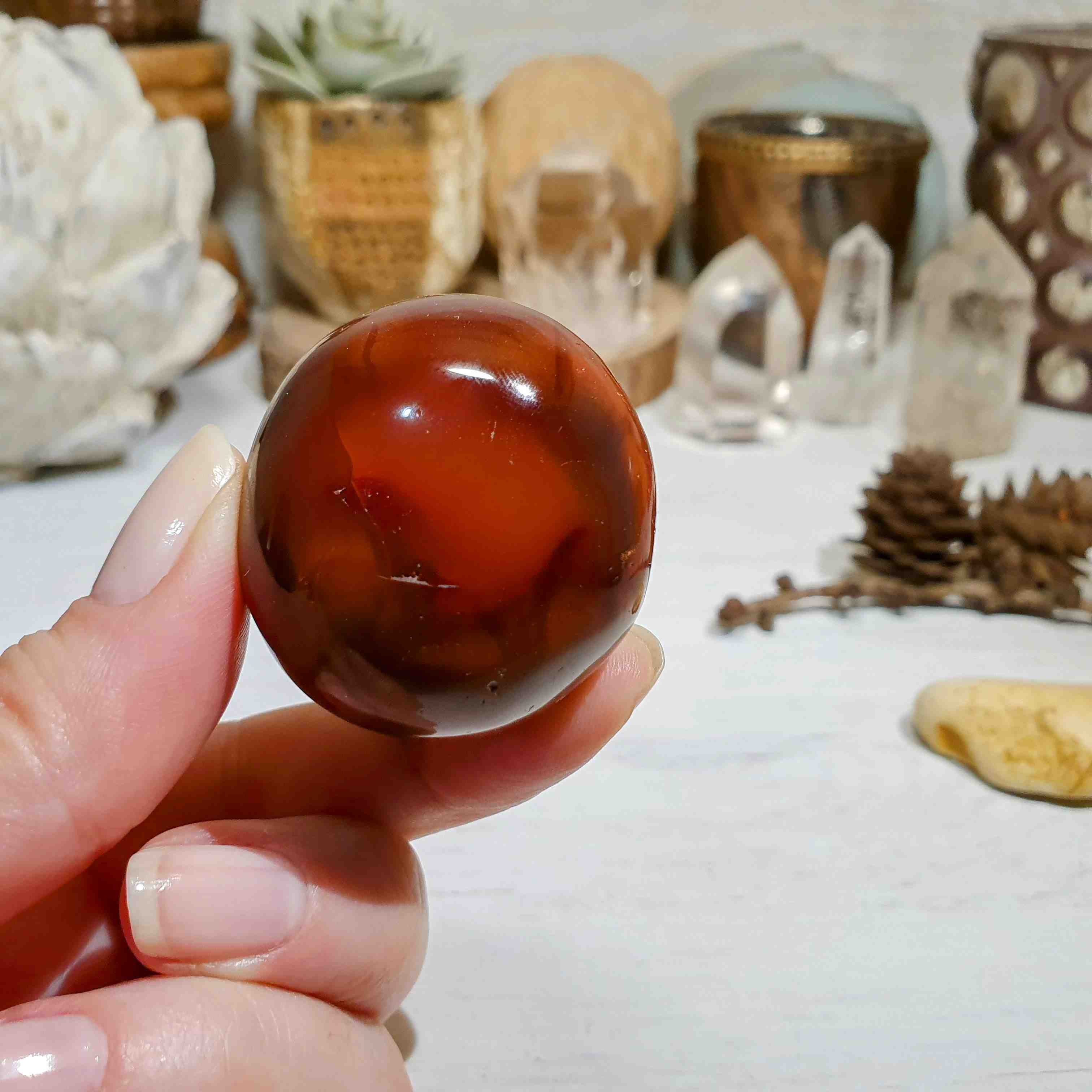 Karneol - ručně tromlovaný kámen v extra kvalitě z Madagaskaru E. 68 g