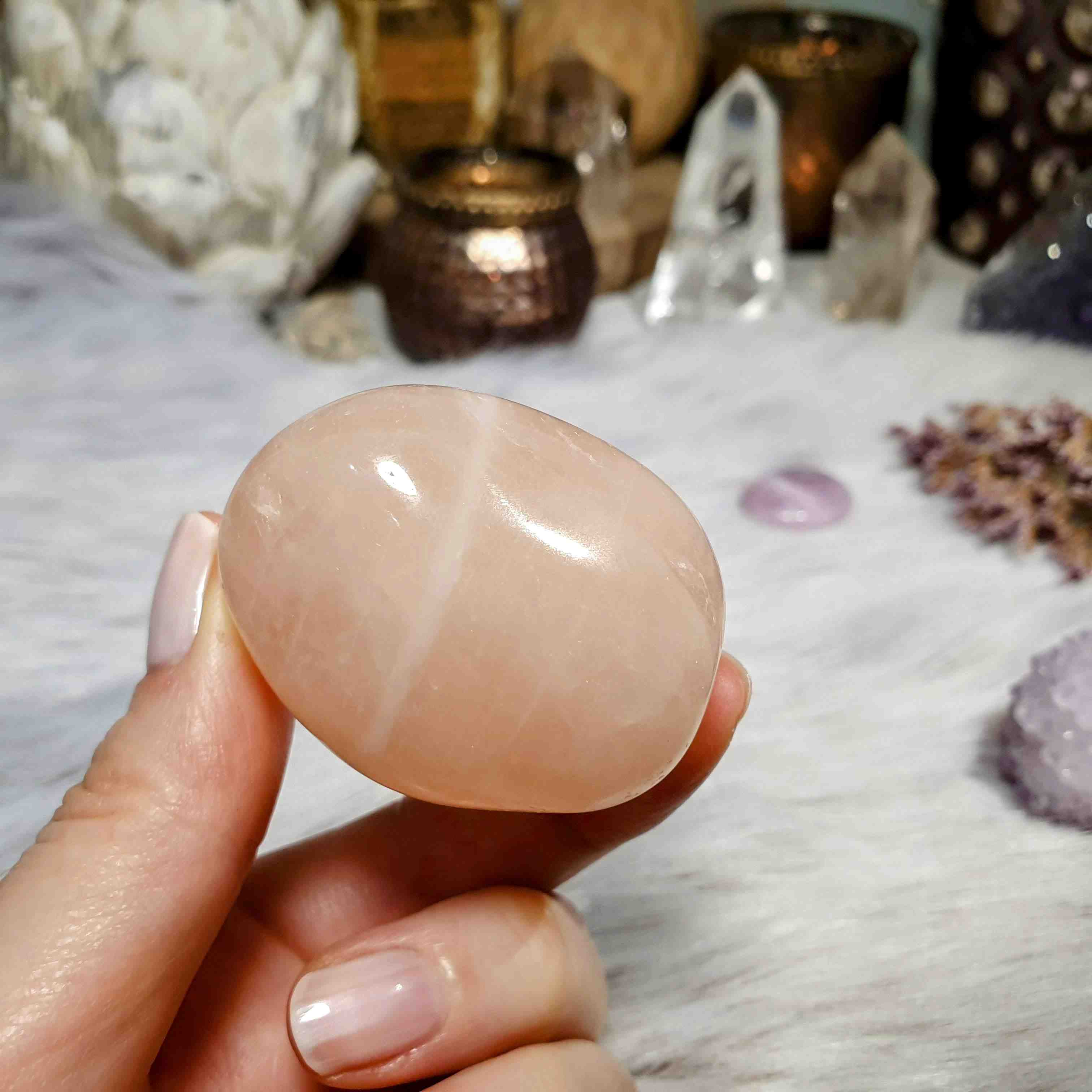 Růženín - velký tromlovaný kámen z Madagaskaru A. 97 g