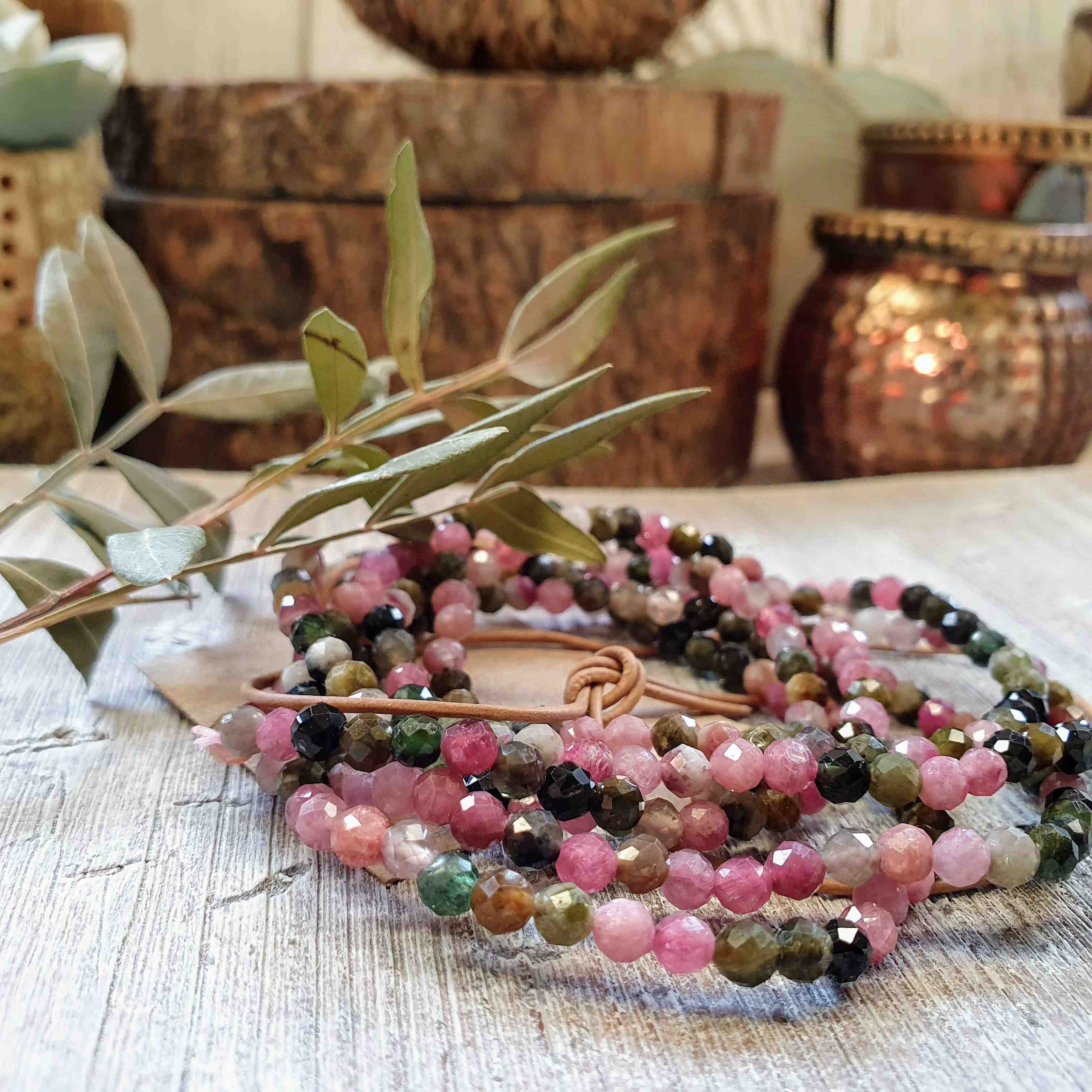 NÁRAMEK Z MINERÁLU TURMALÍN BAREVNÝ FAZETOVANÝ 4 mm