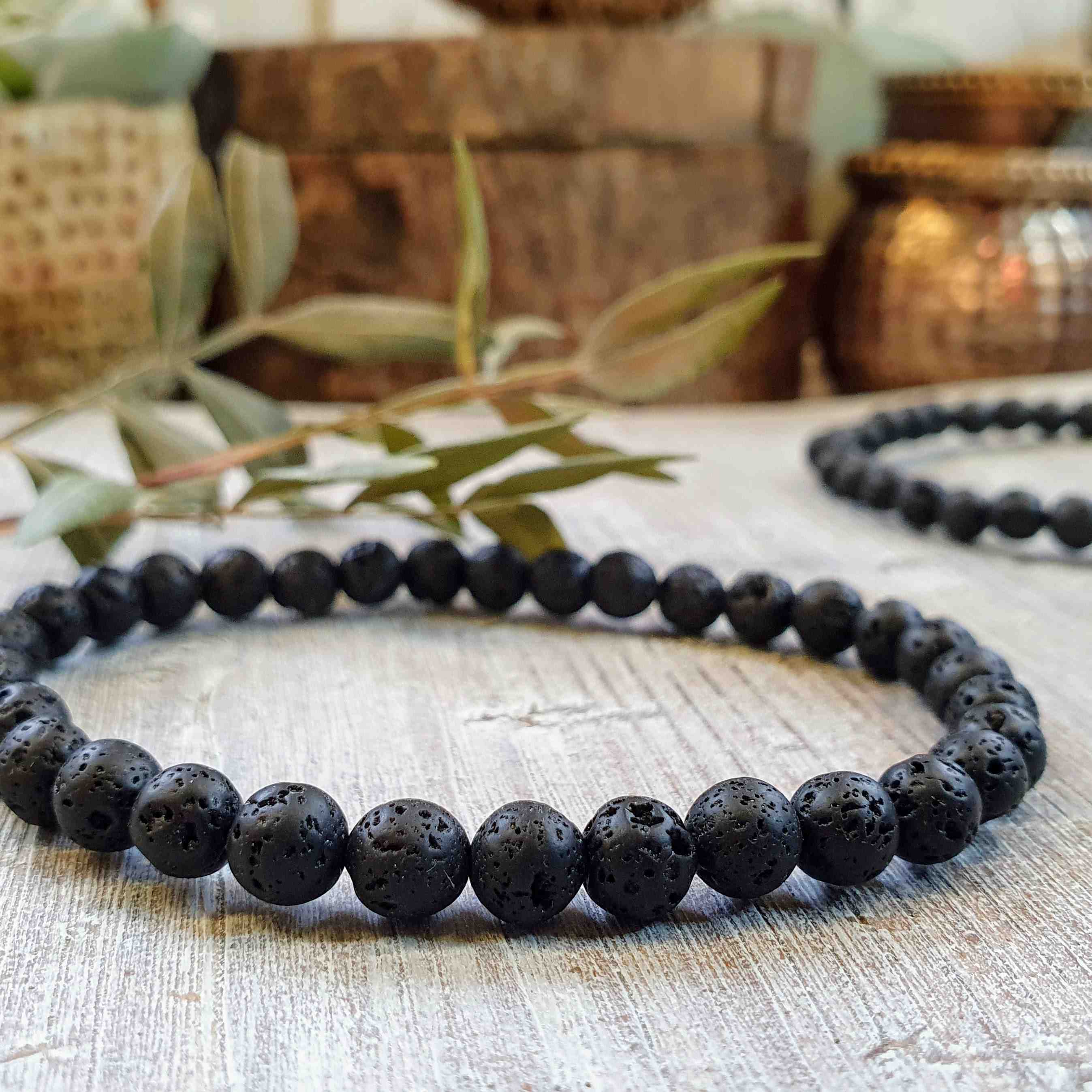 NÁRAMEK Z MINERÁLU LÁVOVÝ KÁMEN PÁNSKÝ 6 mm 