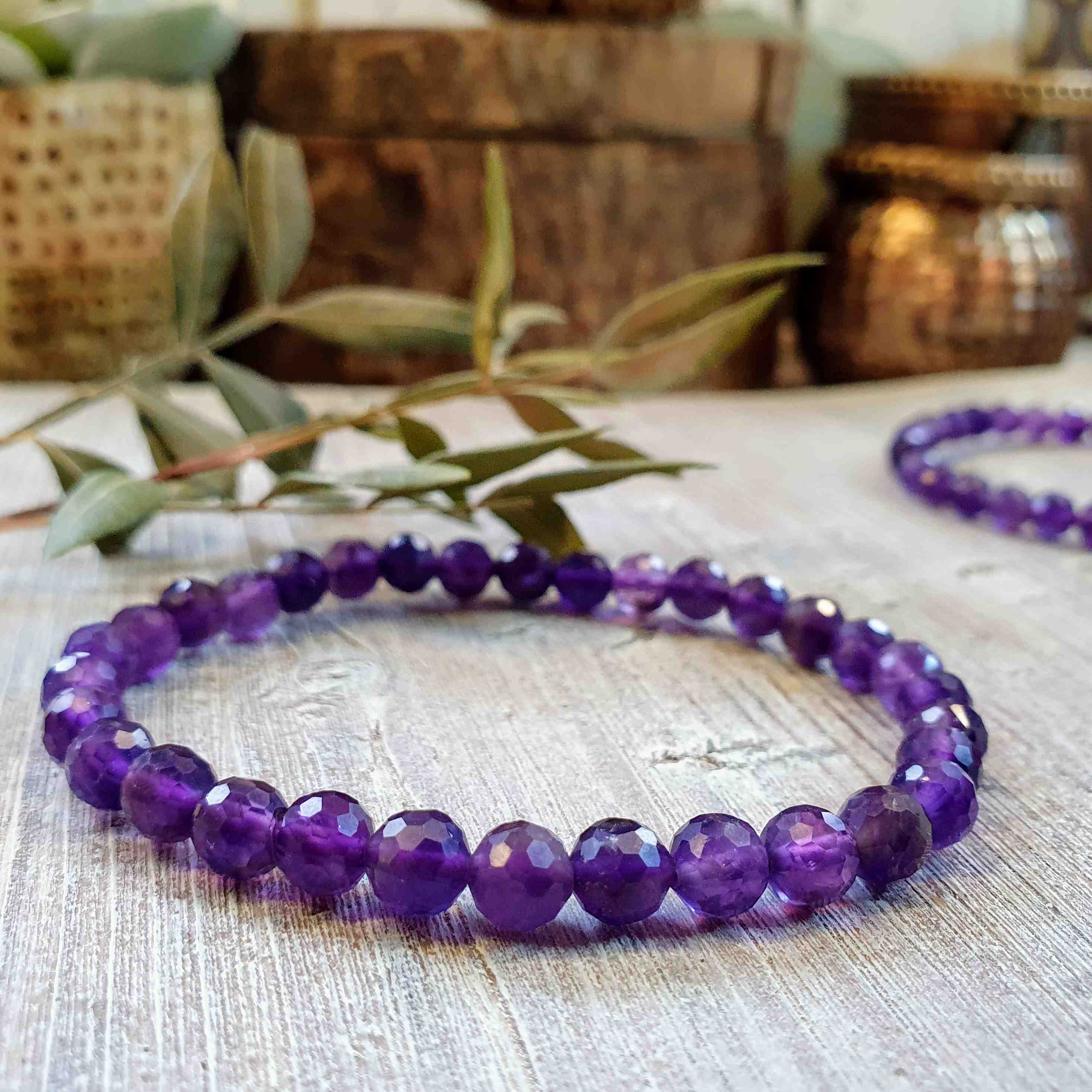 NÁRAMEK Z MINERÁLU AMETYST FAZETOVANÝ 6 mm 