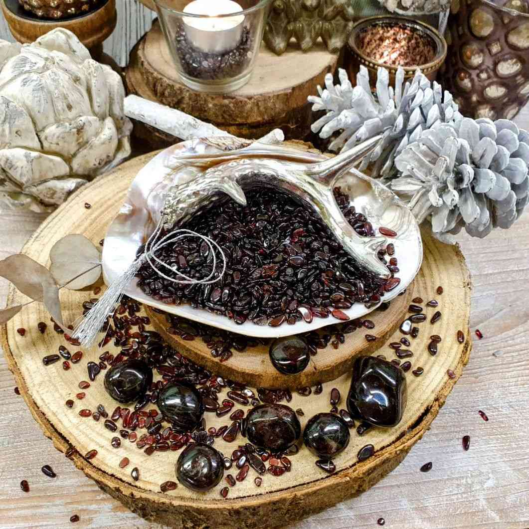 Červený granát almandin - tromlovaný mini kamínek z Indie 100g