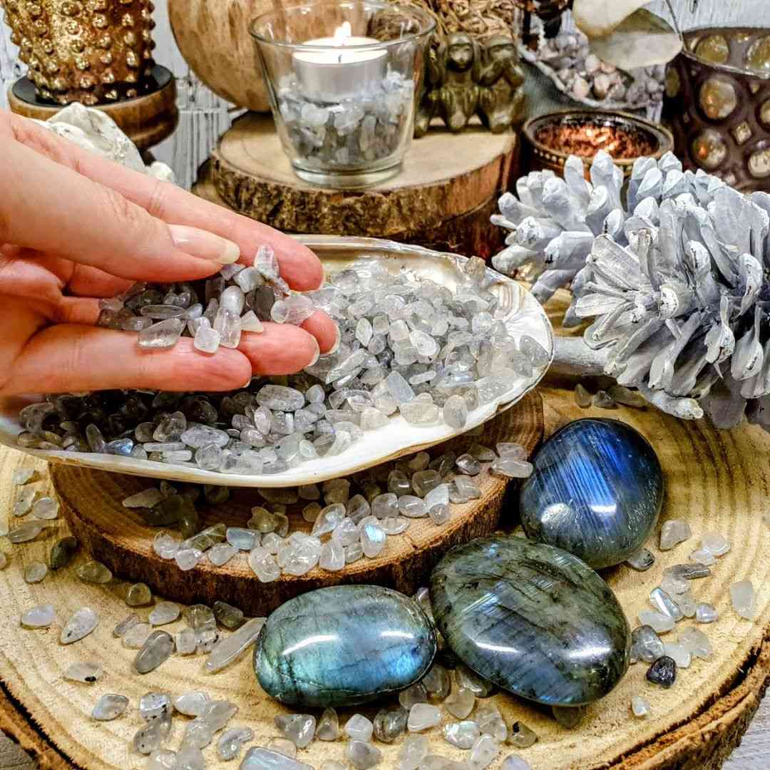 Labradorit - tromlovaný mini kamínek z Madagaskaru 100g