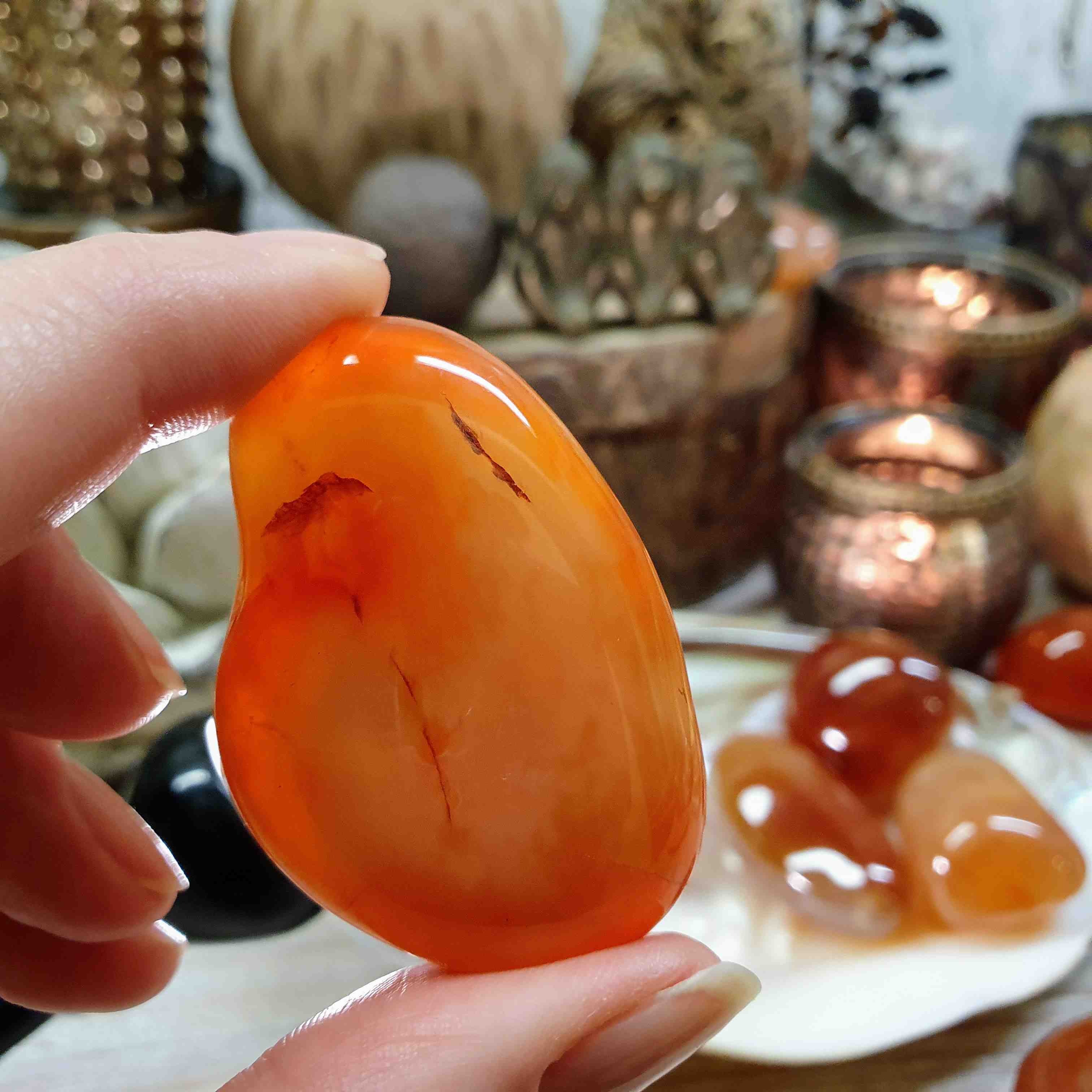 Karneol - velký tromlovaný kámen z Brazílie E. 48 g 