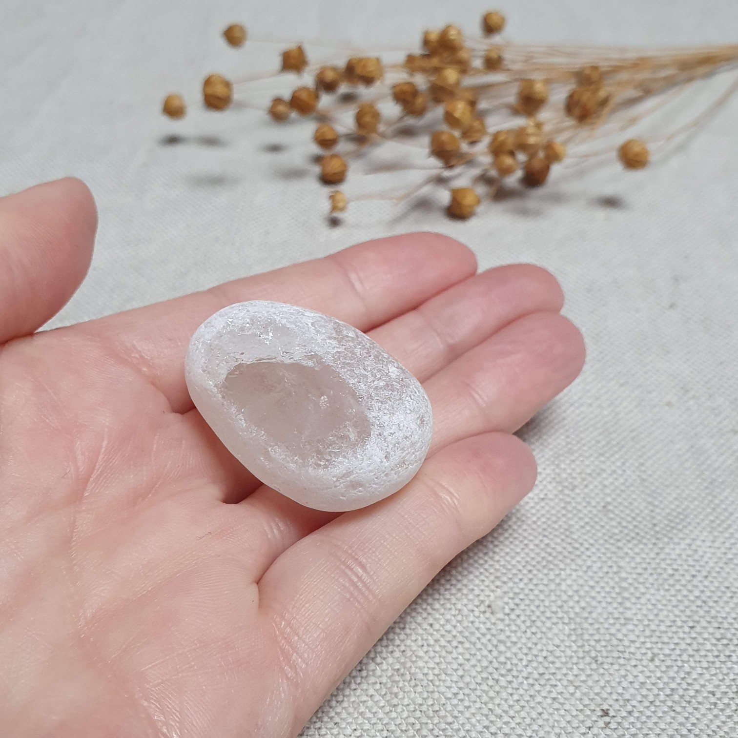 Meditační křišťál - broušený kámen s leštěným okýnkem z Brazílie A. 35 g 