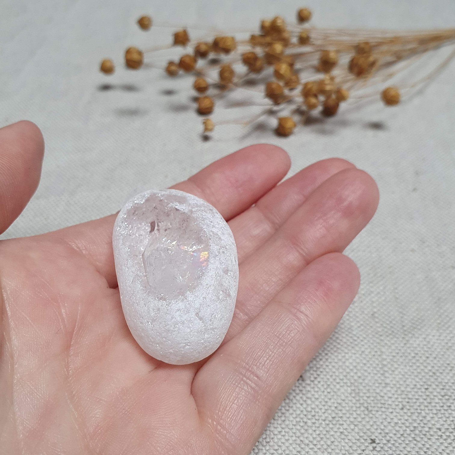 Meditační křišťál - broušený kámen s leštěným okýnkem z Brazílie F. 43 g