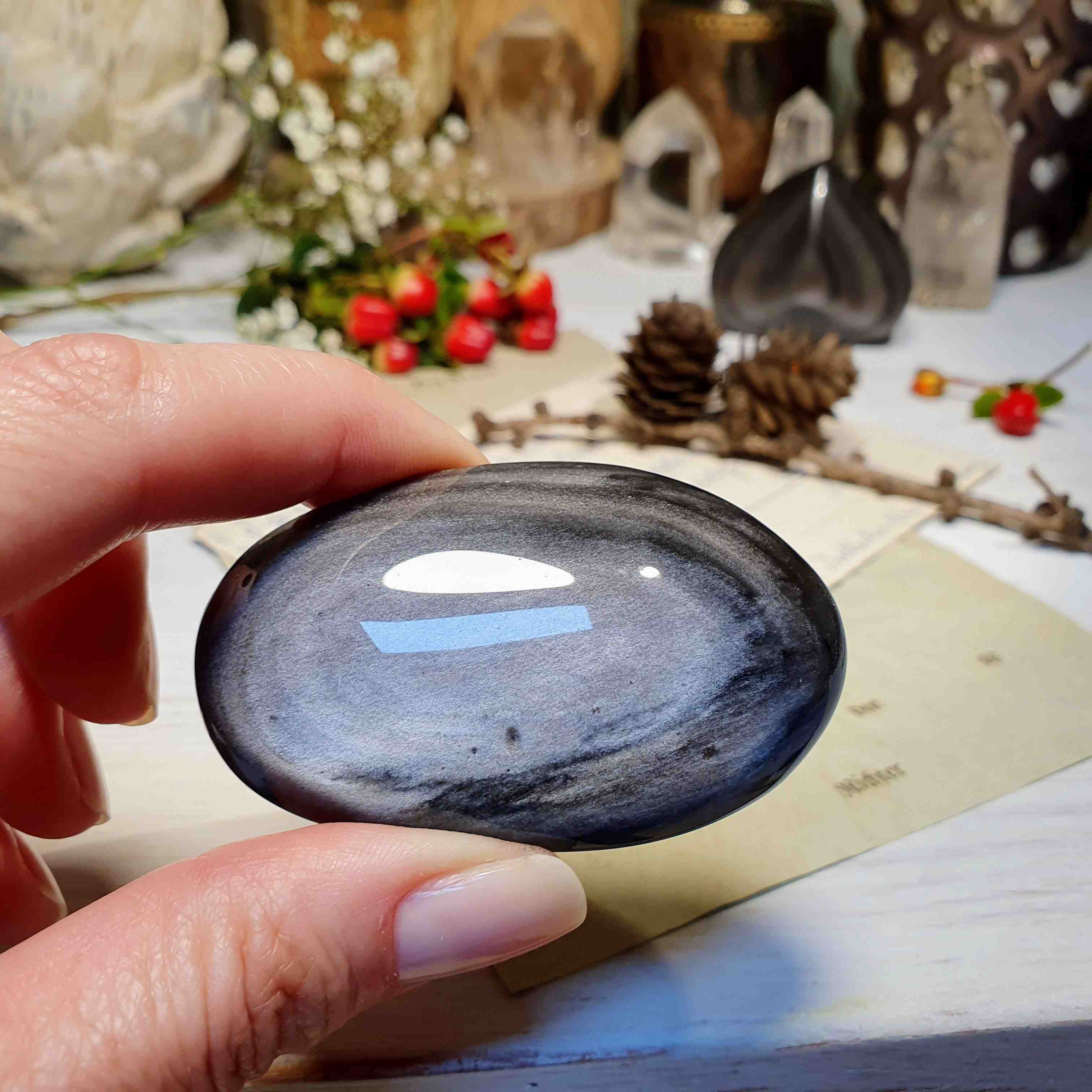 Obsidián stříbrný - ručně broušený a leštěný úhledný valounek - hmatka v extra kvalitě z Mexika E. 73 g 