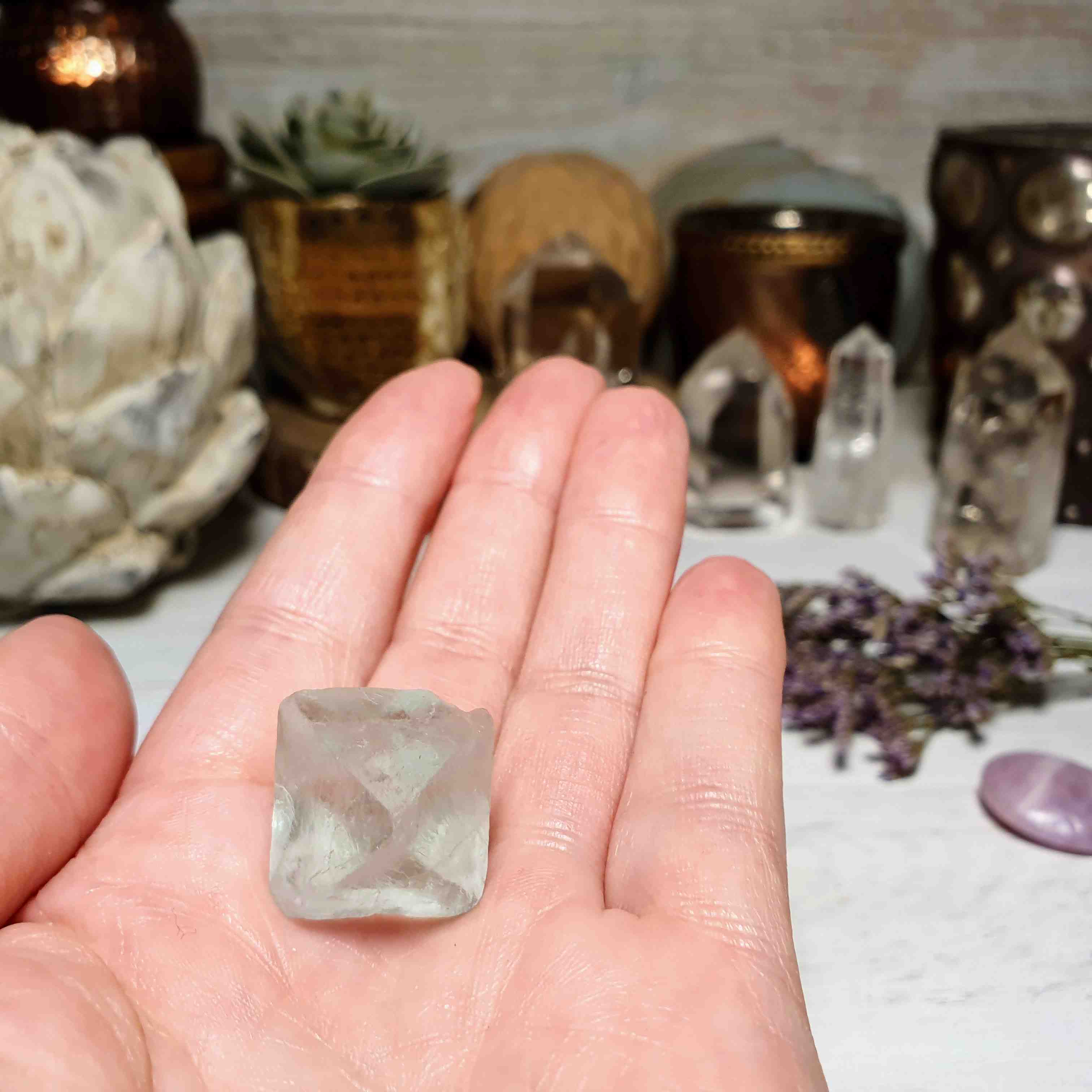 Fluorit oktaedr - ručně štípaný krystal z Číny D. 11 g 