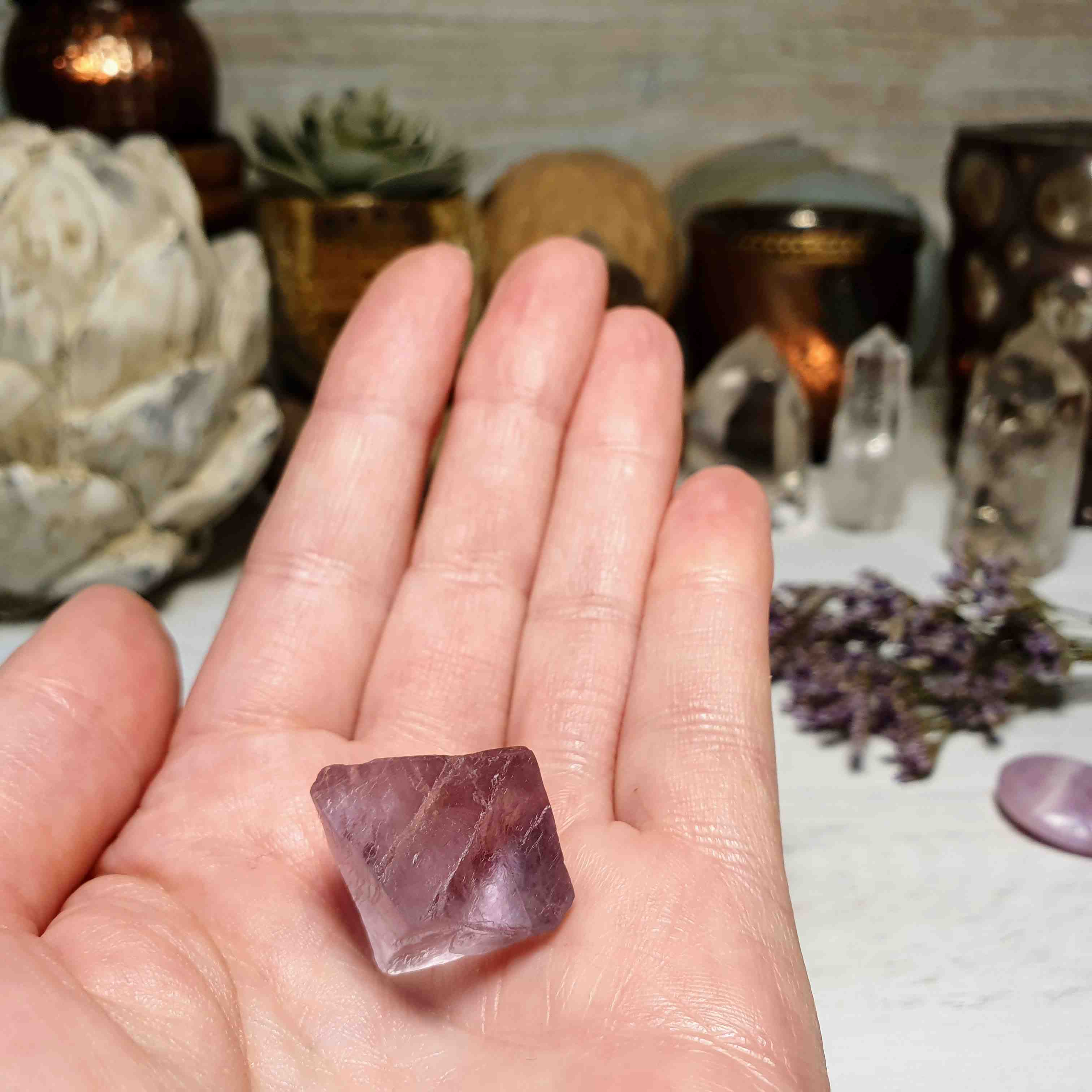 Fluorit oktaedr - ručně štípaný krystal z Číny I. 11 g 