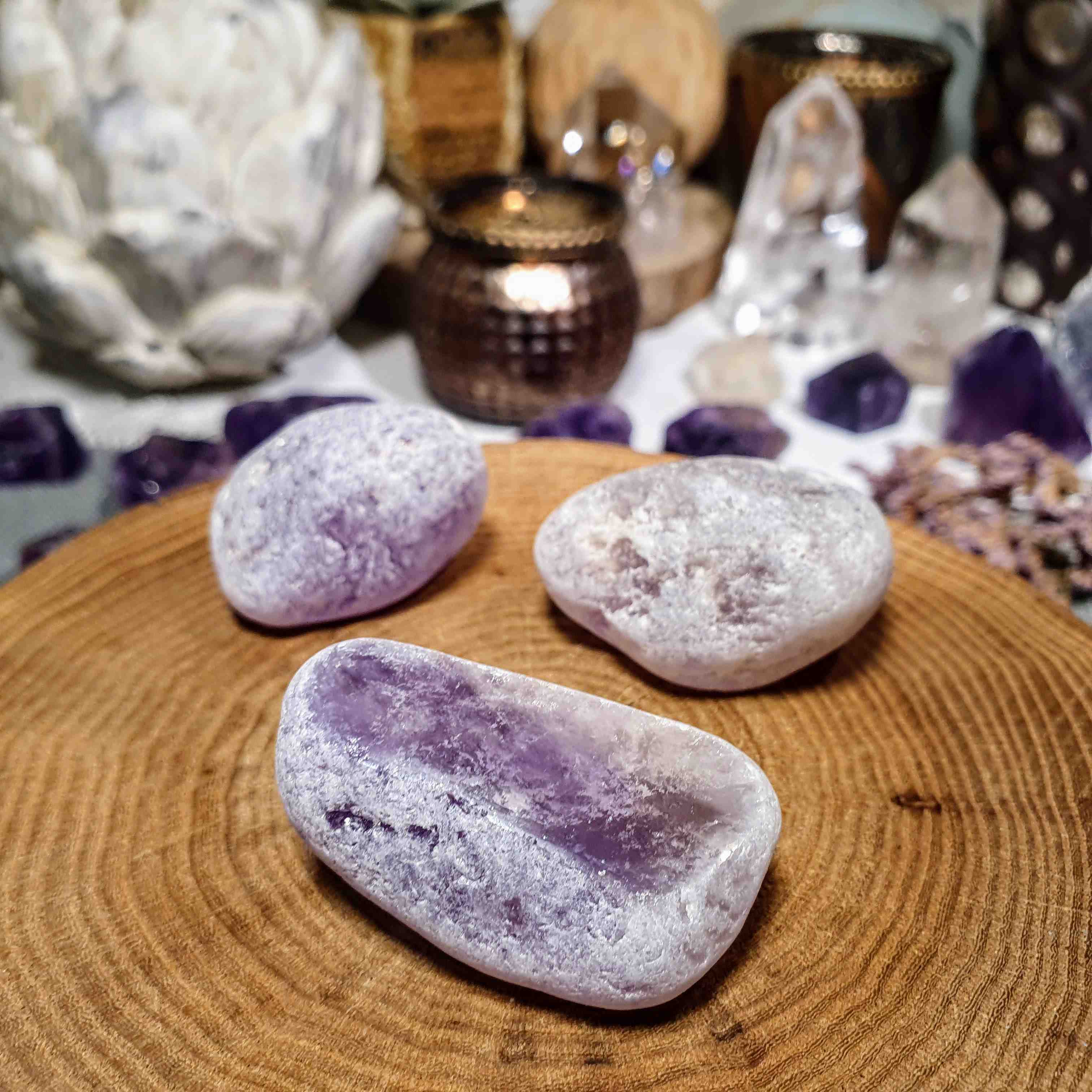 Meditační ametyst - broušený kámen s leštěným okýnkem z Brazílie C. 33 g