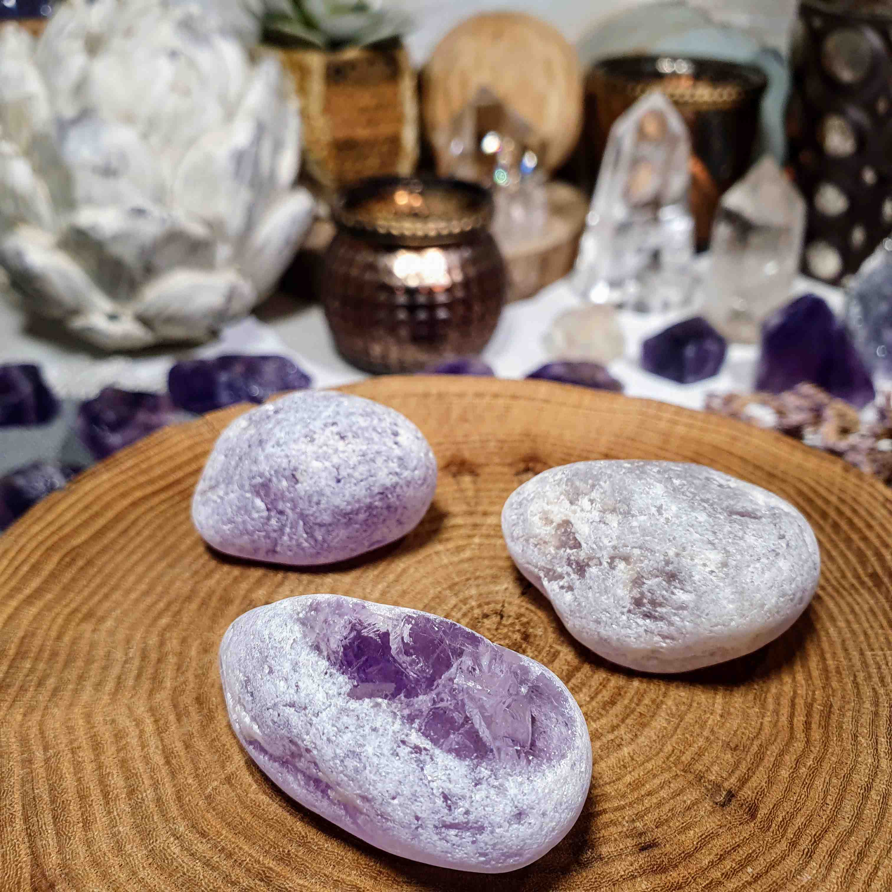 Meditační ametyst - broušený kámen s leštěným okýnkem z Brazílie J. 36 g 