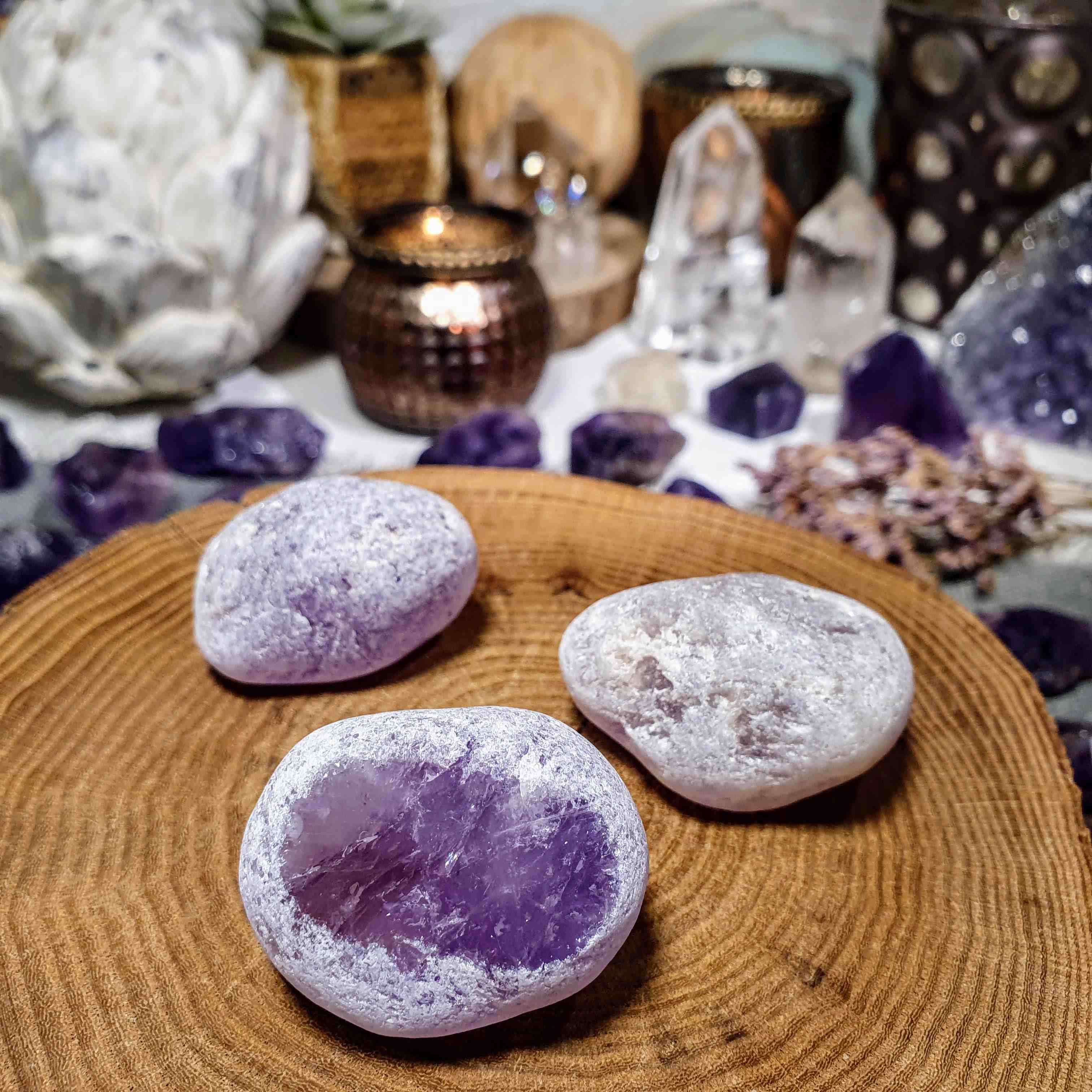 Meditační ametyst - broušený kámen s leštěným okýnkem z Brazílie M. 37 g