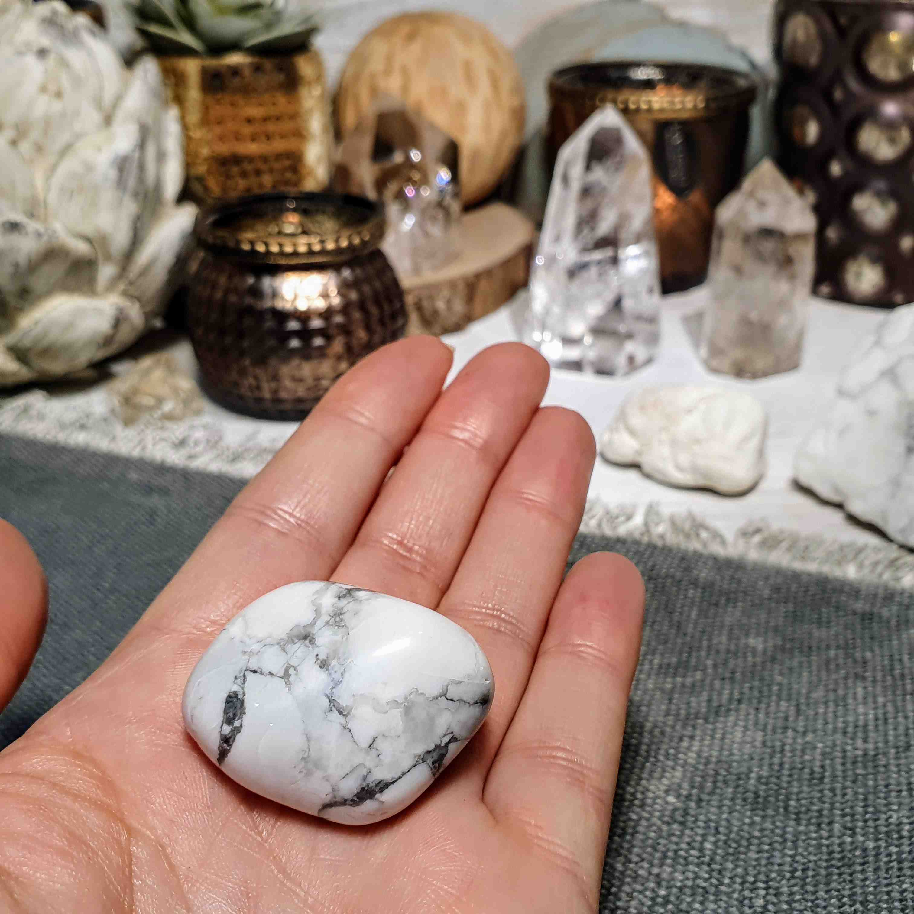 Magnezit - tromlovaný kámen ze Zimbabwe C. 33 g 