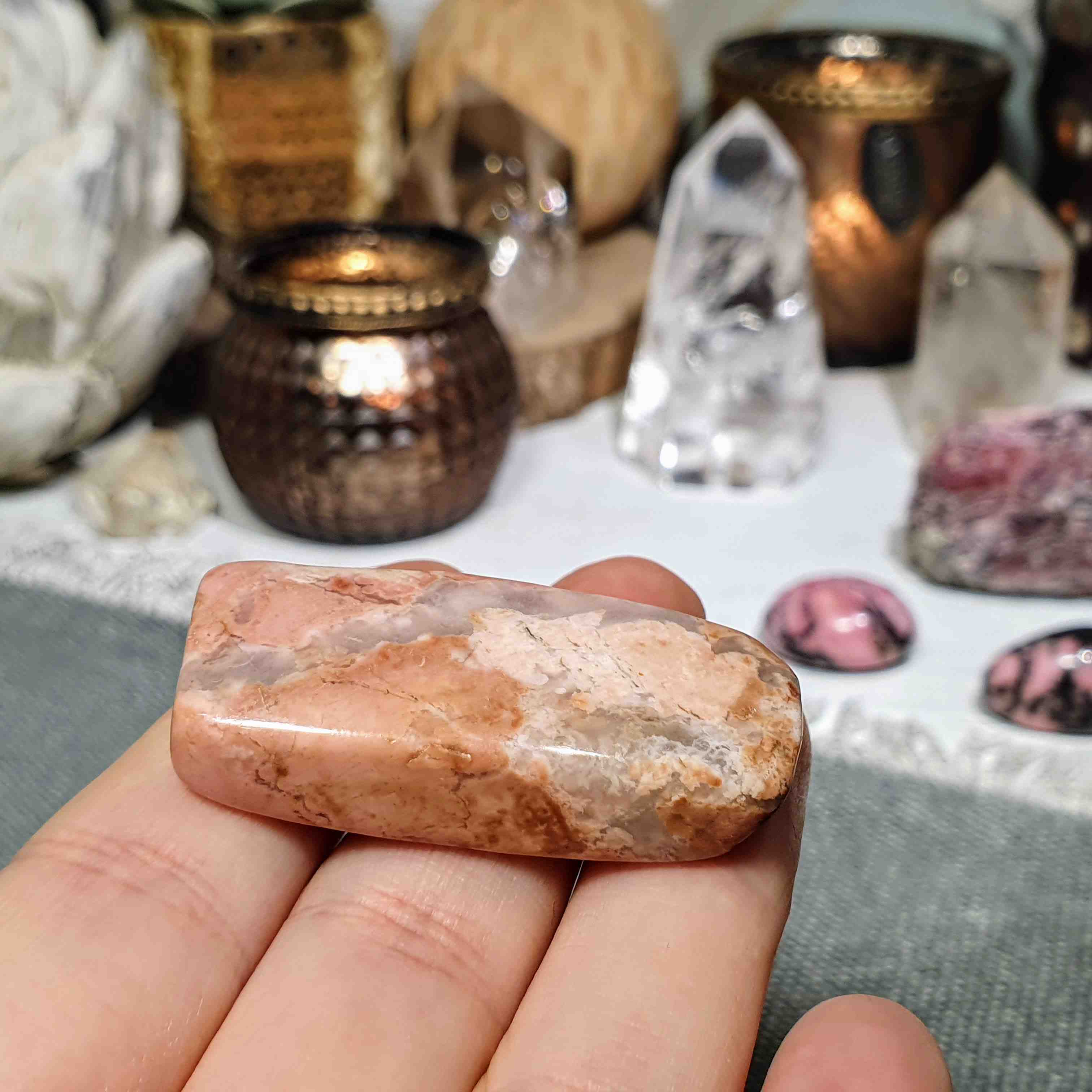 Rodonit - ručně leštěný plátek z Madagaskaru J. 22 g