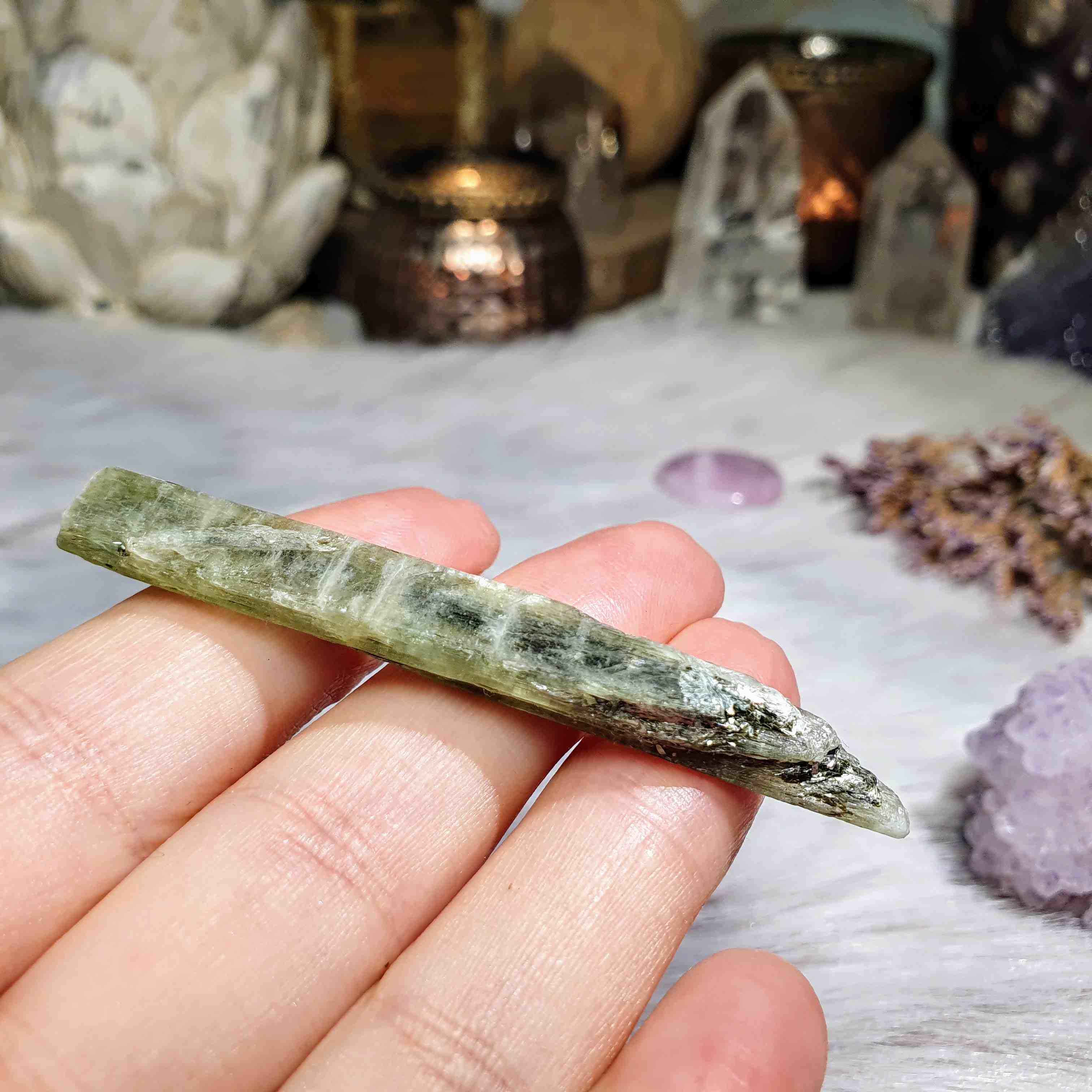 Kyanit zelený - pevná surová čepel z Brazílie K. 10 g