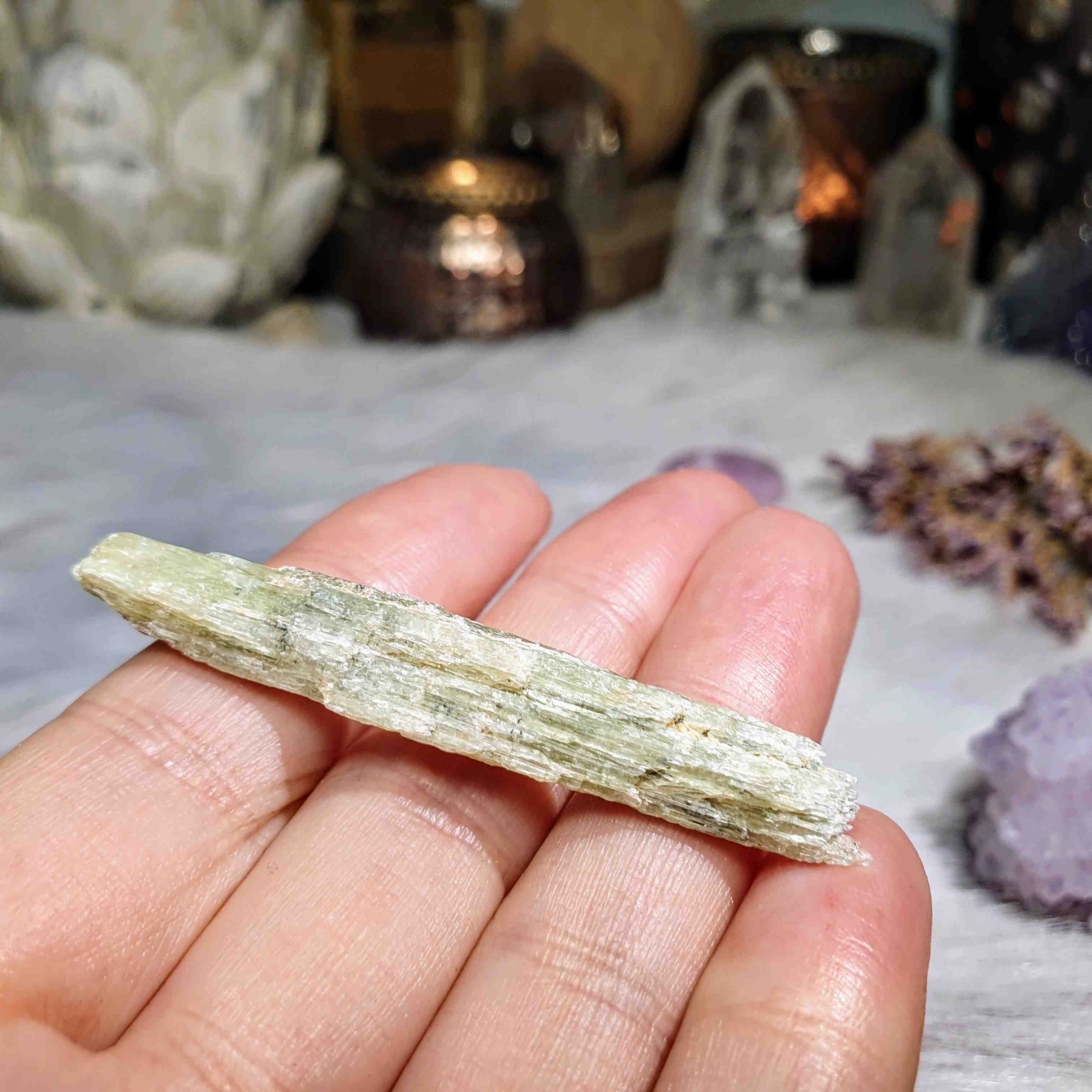 Kyanit zelený - pevná surová čepel z Brazílie O. 6 g 
