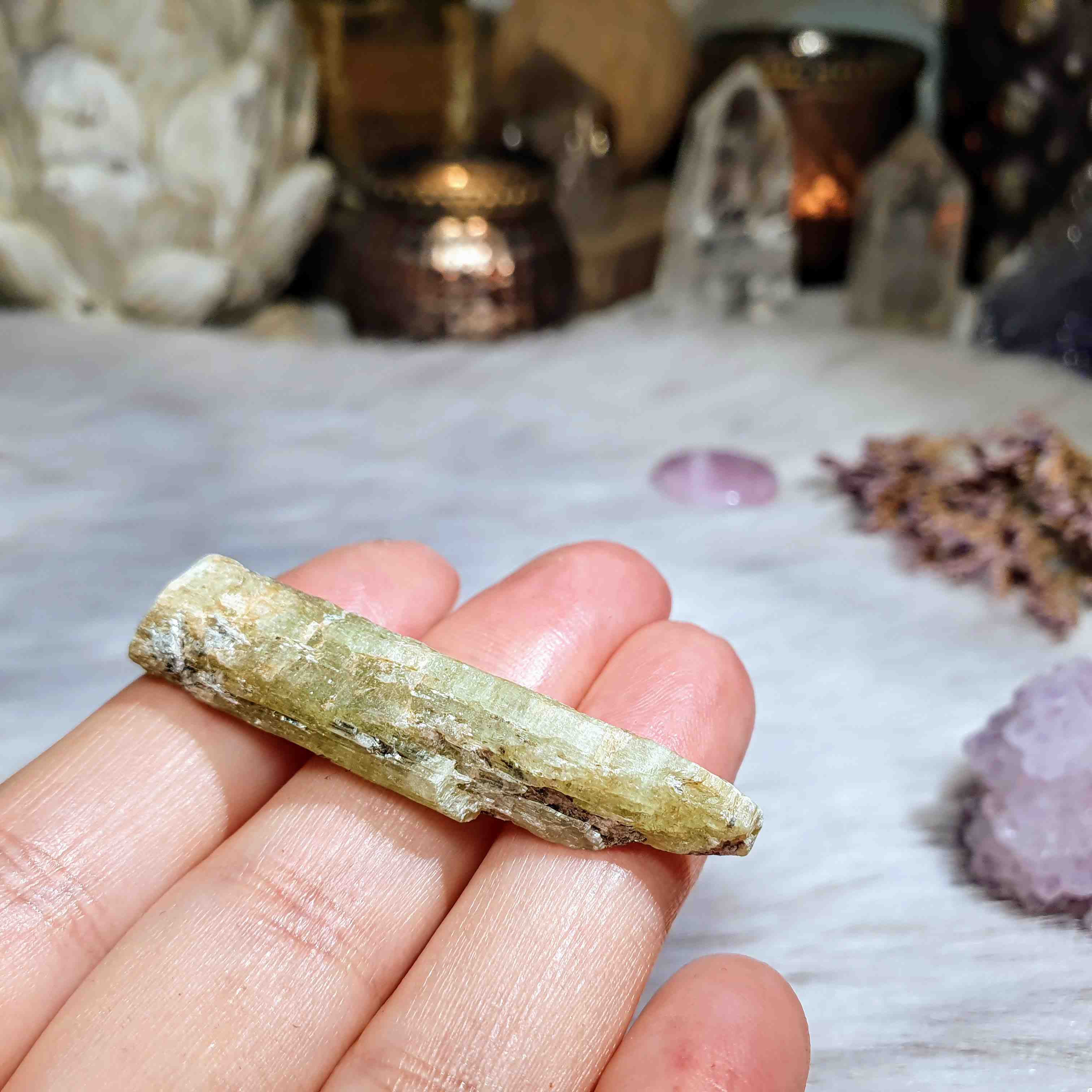 Kyanit zelený - pevná surová čepel z Brazílie W. 9 g