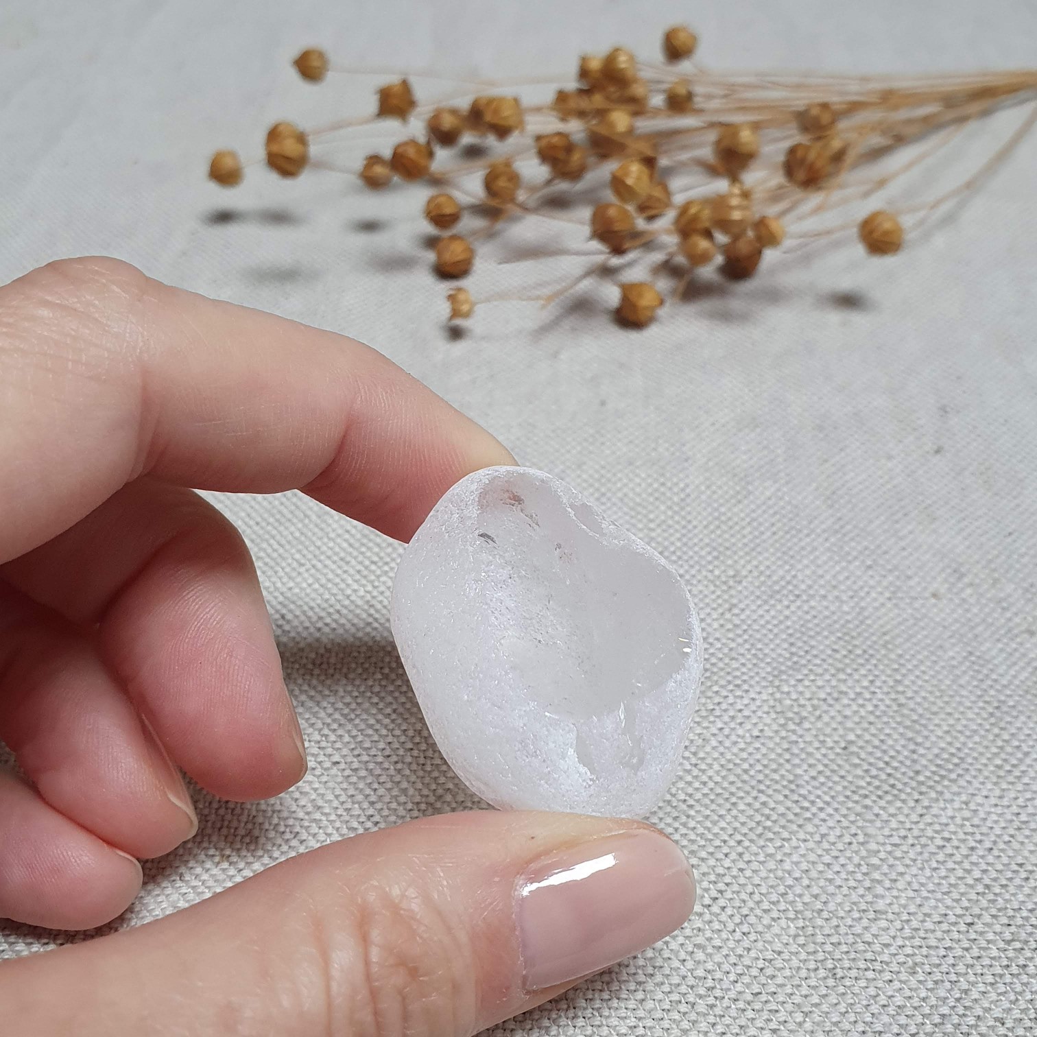 Meditační křišťál - broušený kámen s leštěným okýnkem z Brazílie B. 25 g 