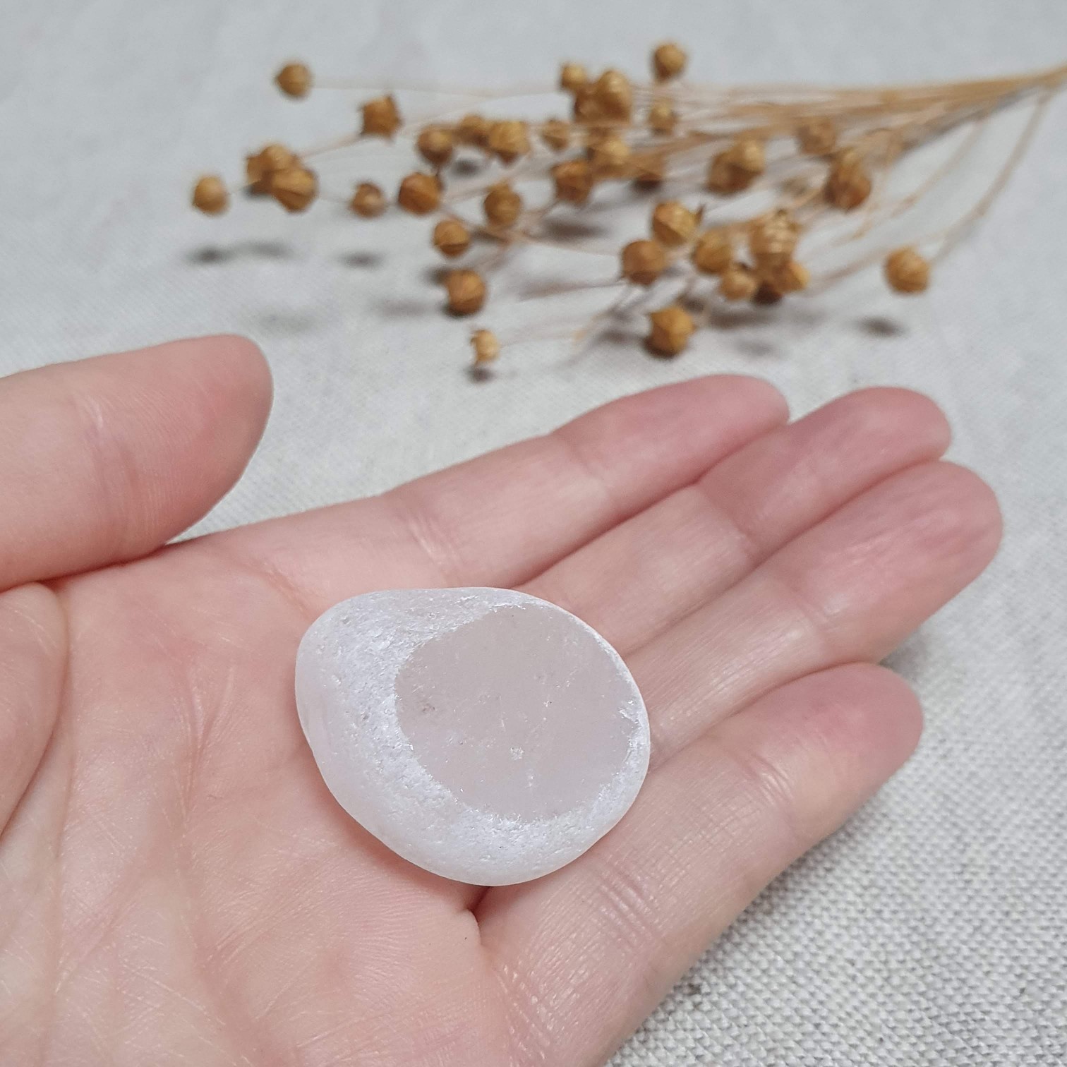 Meditační křišťál - broušený kámen s leštěným okýnkem z Brazílie M. 25 g 