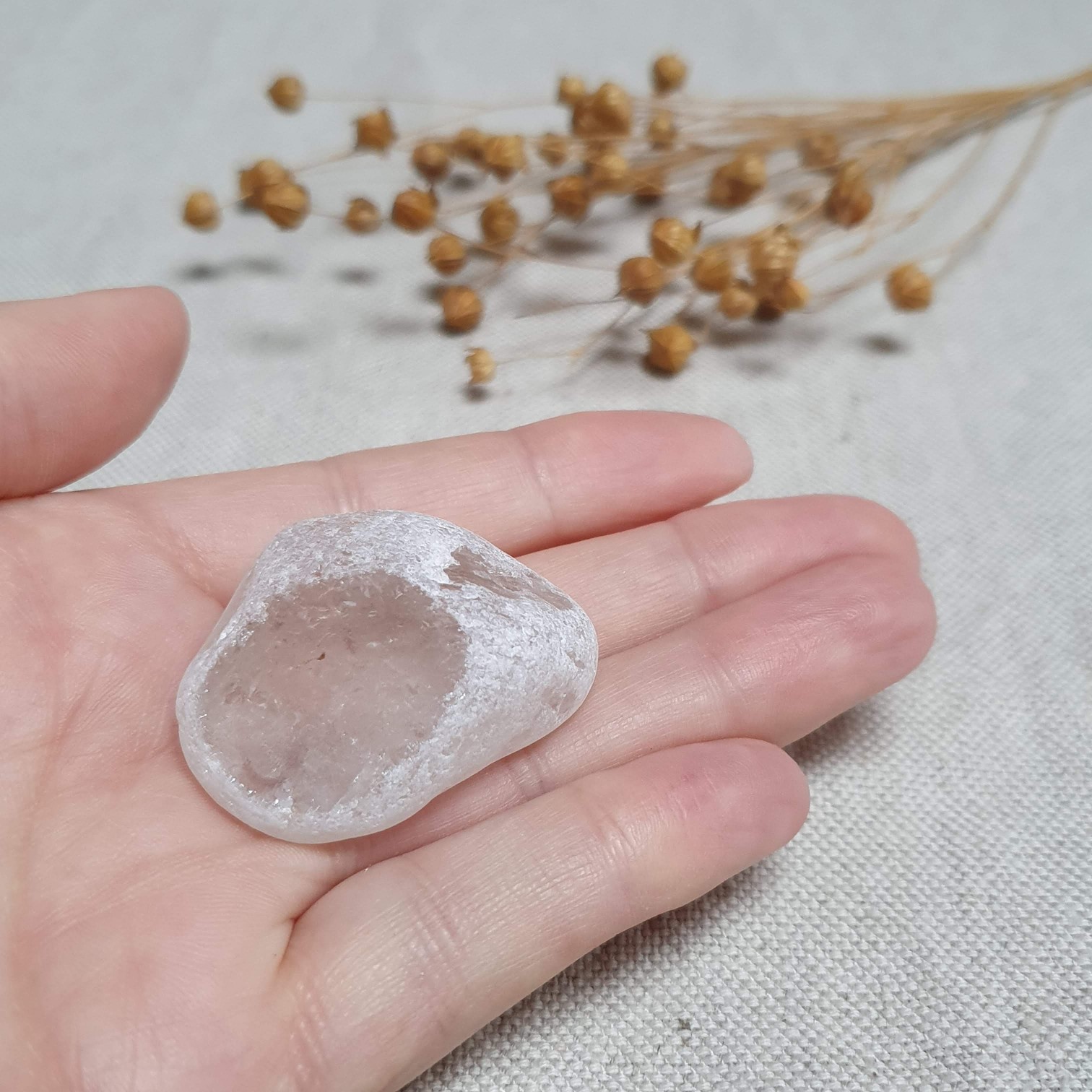 Meditační křišťál - broušený kámen s leštěným okýnkem z Brazílie O. 30 g 
