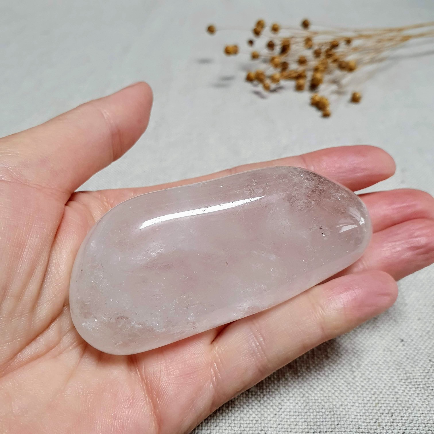 Křišťál - velký tromlovaný krystal - hmatka z Brazílie G. 162 g 