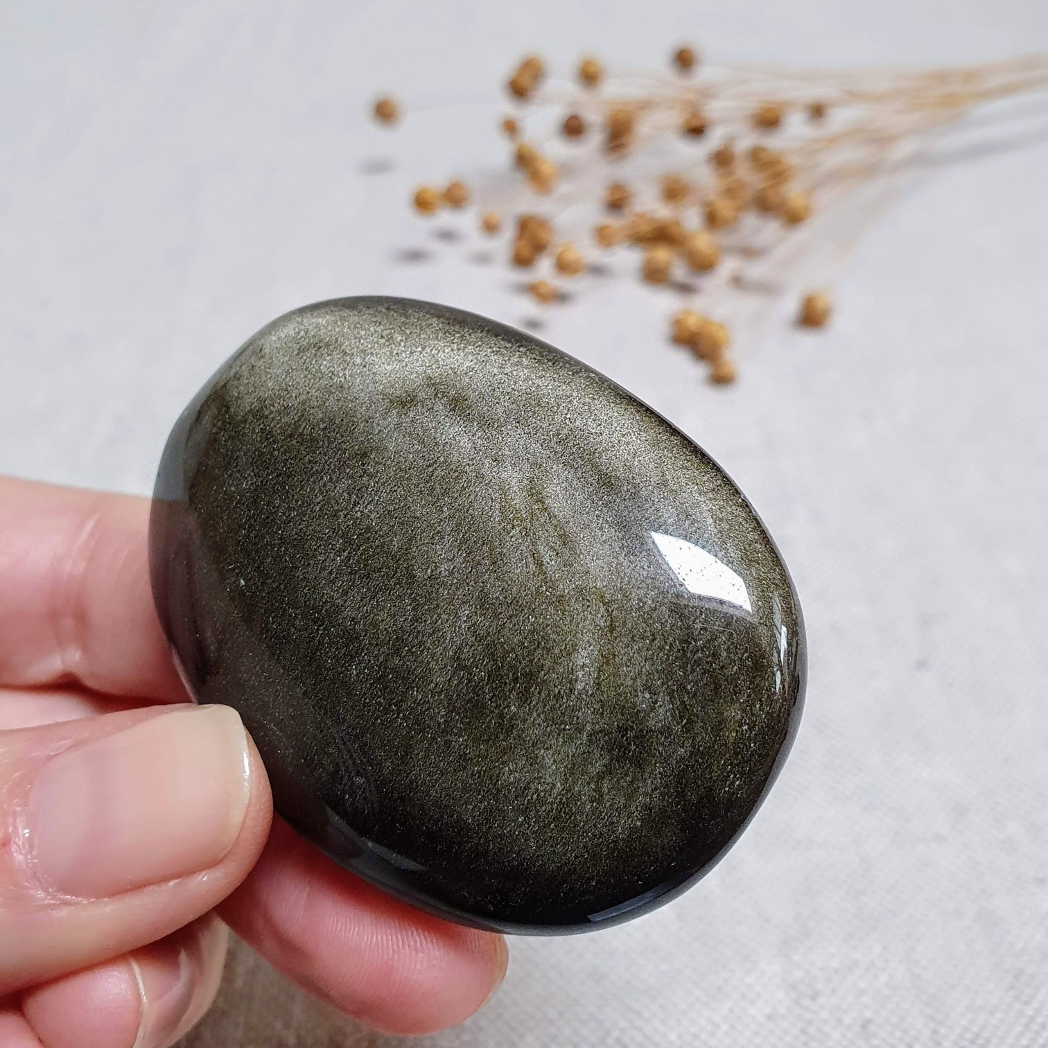 Obsidián zlatý - ručně broušený a leštěný úhledný valounek - hmatka v extra kvalitě z Mexika K. 65 g 