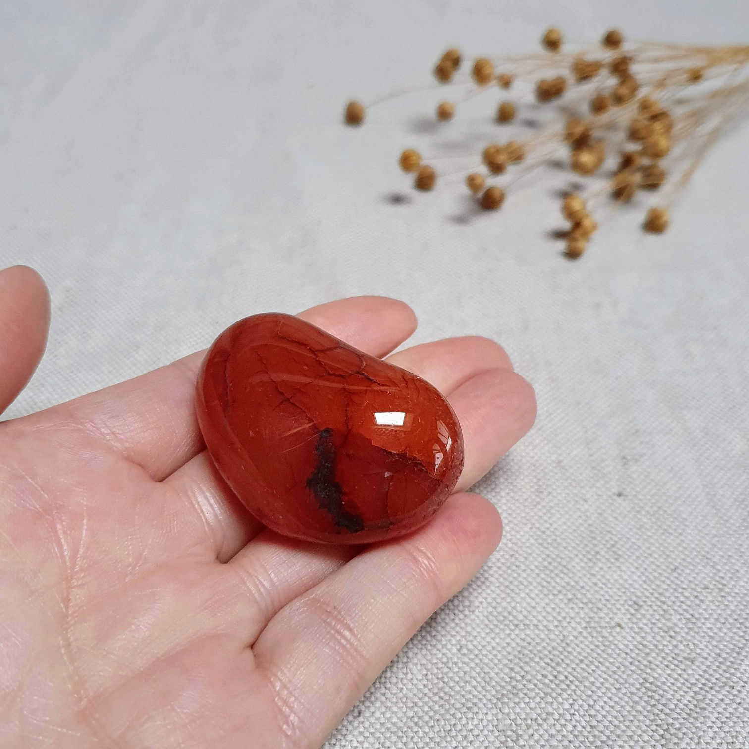Karneol - velký tromlovaný kámen z Brazílie B. 45 g