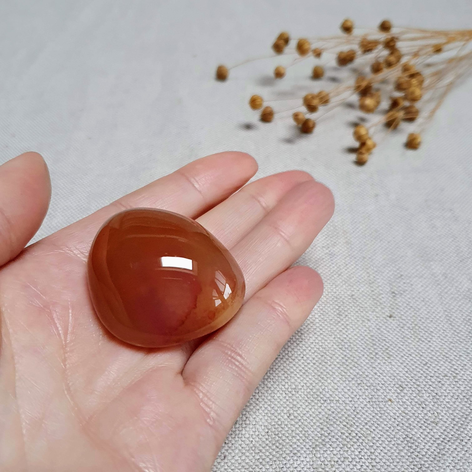 Karneol - velký tromlovaný kámen z Brazílie K. 38 g