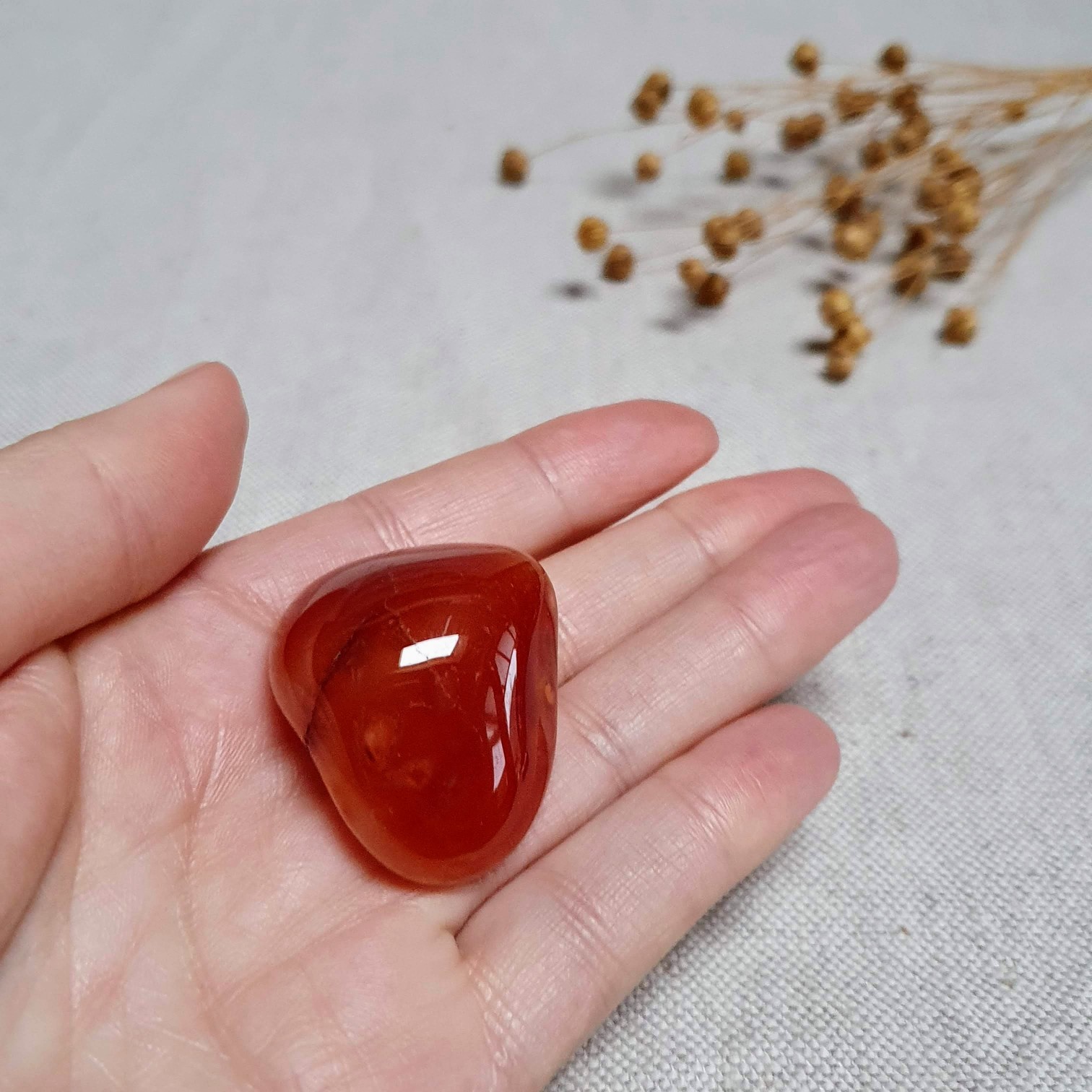 Karneol - velký tromlovaný kámen z Brazílie T. 30 g