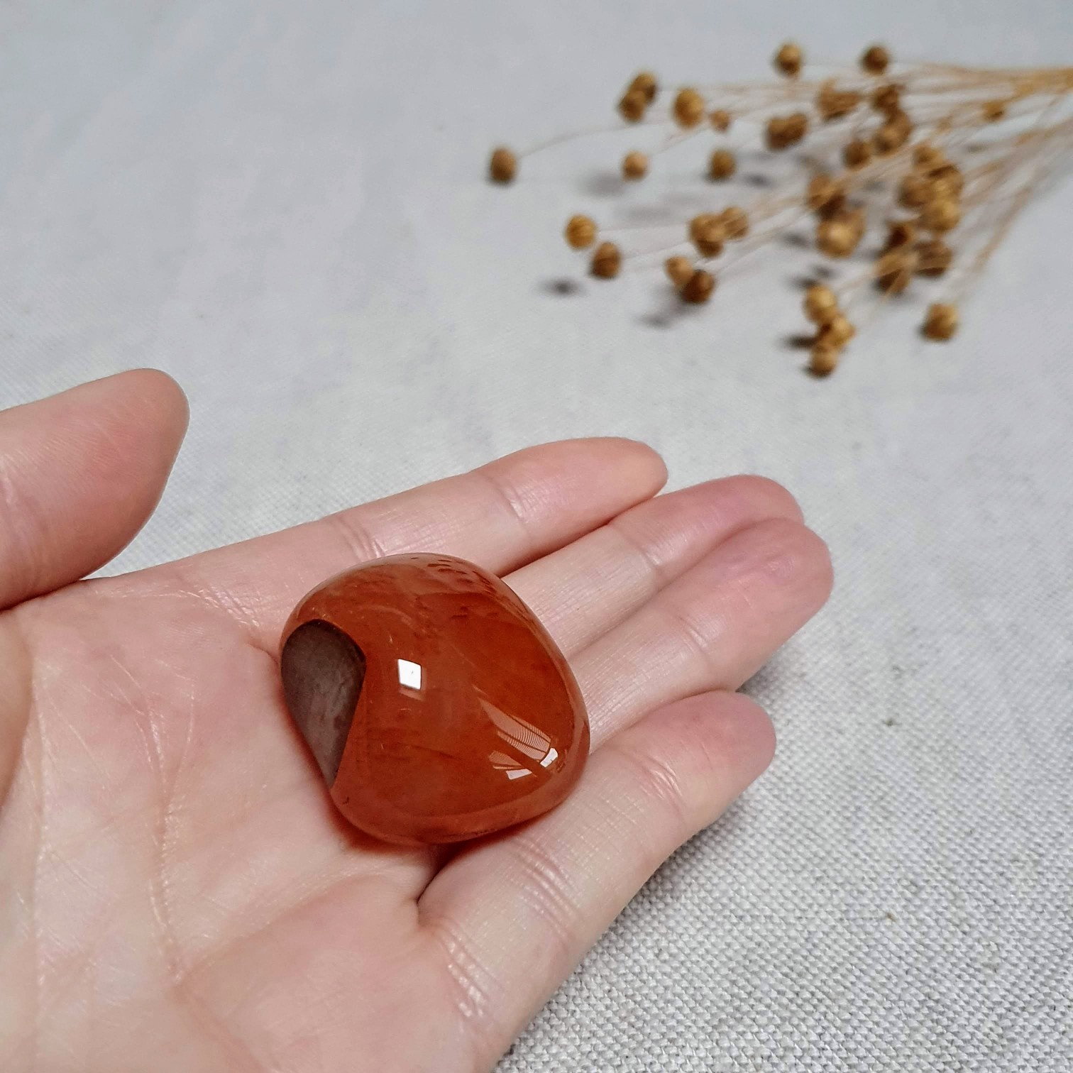 Karneol - velký tromlovaný kámen z Brazílie W. 33 g