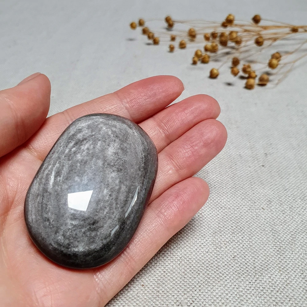 Obsidián stříbrný - ručně broušený a leštěný úhledný valounek - hmatka v extra kvalitě z Mexika F. 62 g 
