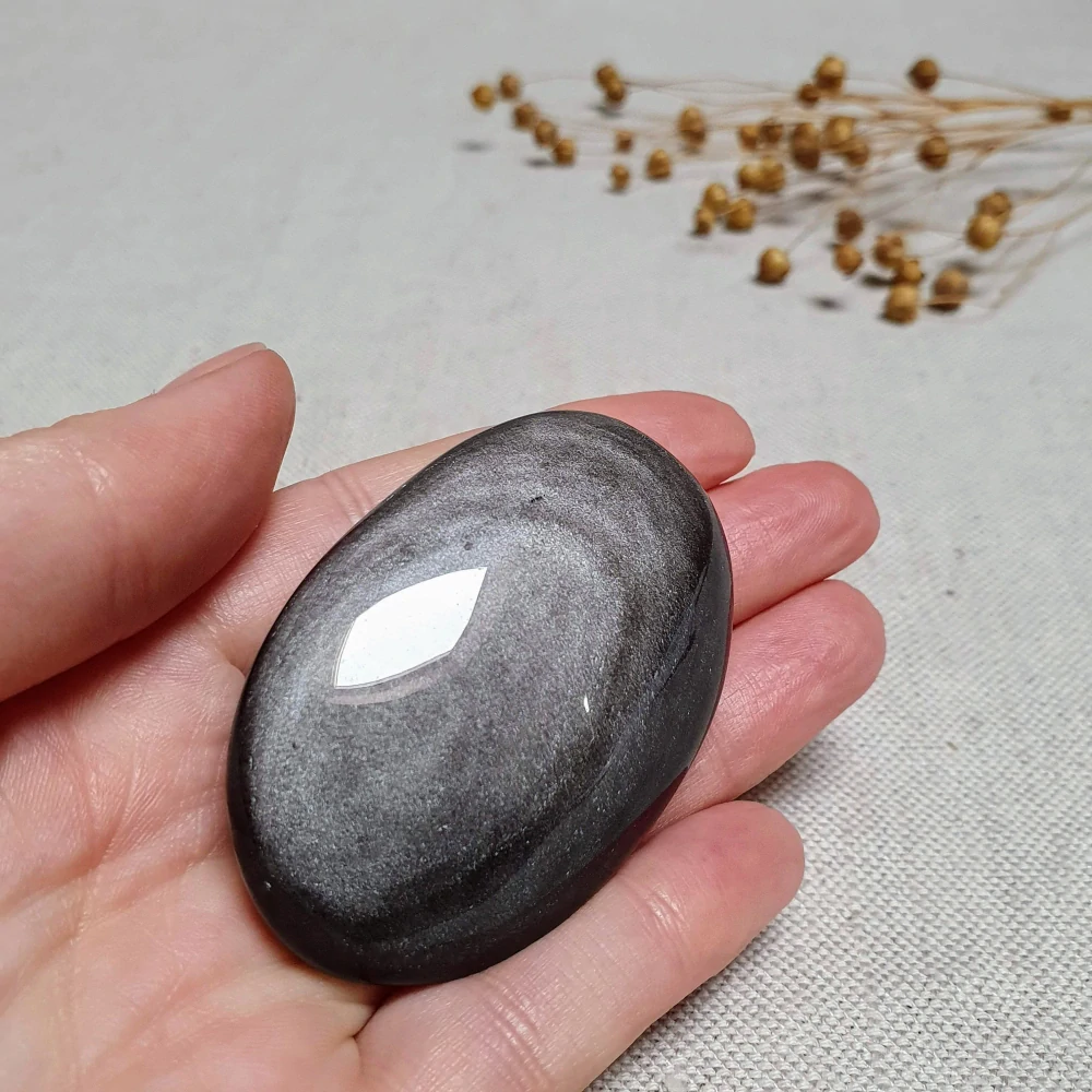 Obsidián stříbrný - ručně broušený a leštěný úhledný valounek - hmatka v extra kvalitě z Mexika I. 64 g 