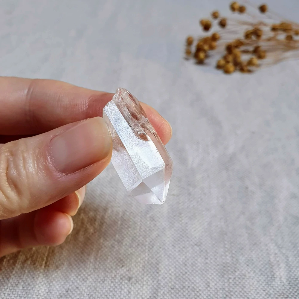 Lemurský krystal - malý surový krystal křišťálu z Brazílie A4. 8 g