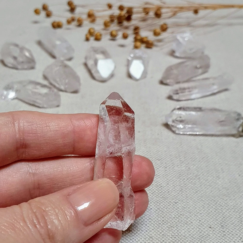 Křišťál - malý surový mistrovský krystal z Brazílie I2. 11 - 18 g