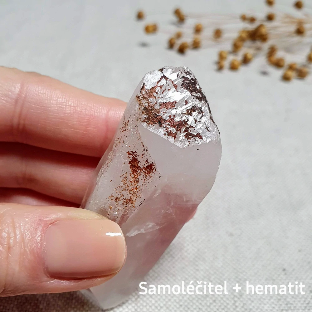 Křišťál - surový mistrovský krystal se sametově matným povrchem ~ mimořádný kus v extra kvalitě z Brazílie J4. 58 g ~ Samoléčitel + inkluze hematitu