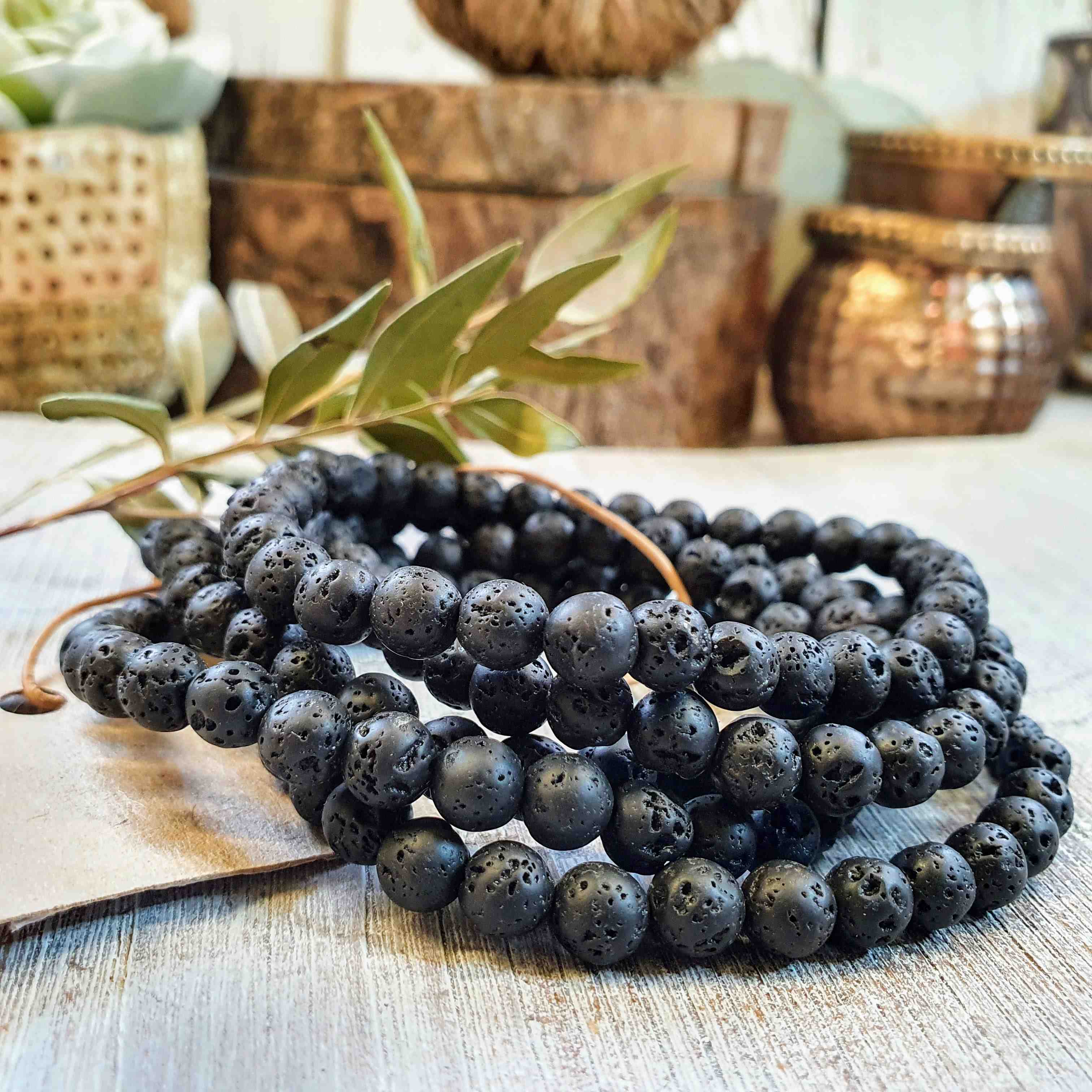 NÁRAMEK Z MINERÁLU LÁVOVÝ KÁMEN PÁNSKÝ 6 mm 