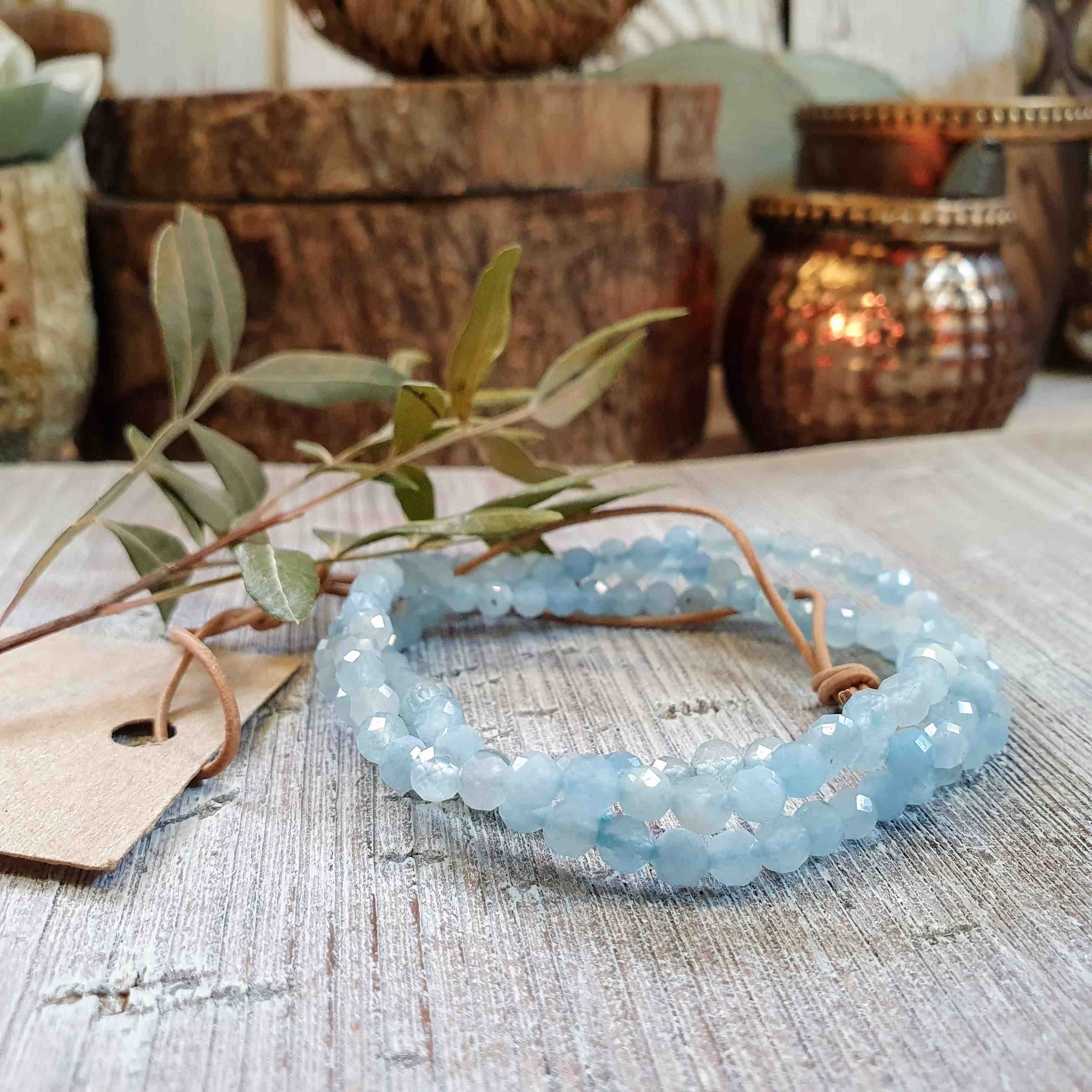 NÁRAMEK Z MINERÁLU AKVAMARÍN FAZETOVANÝ 4 mm