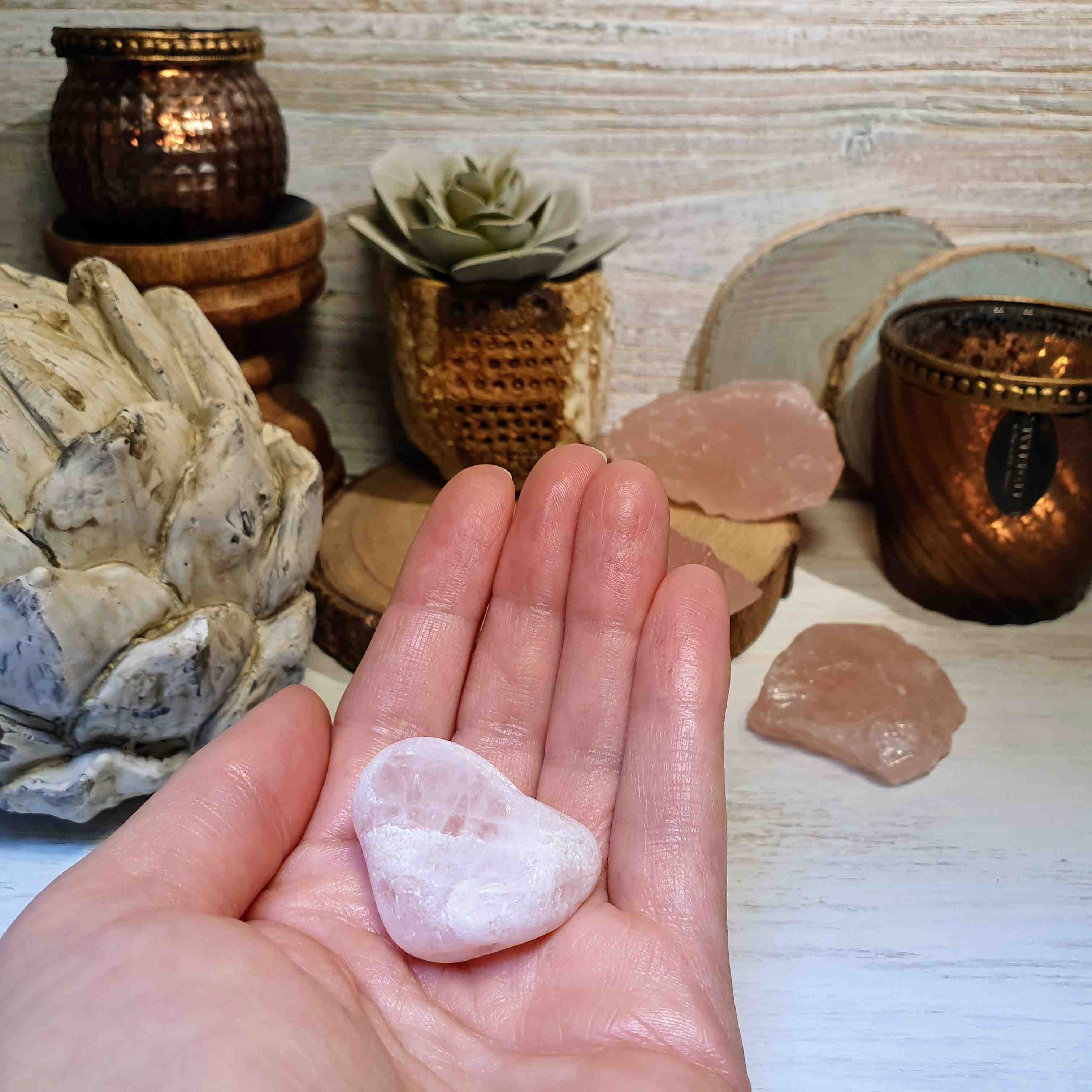 Meditační růženín - broušený kámen s leštěným okýnkem z Brazílie I. 28 g 