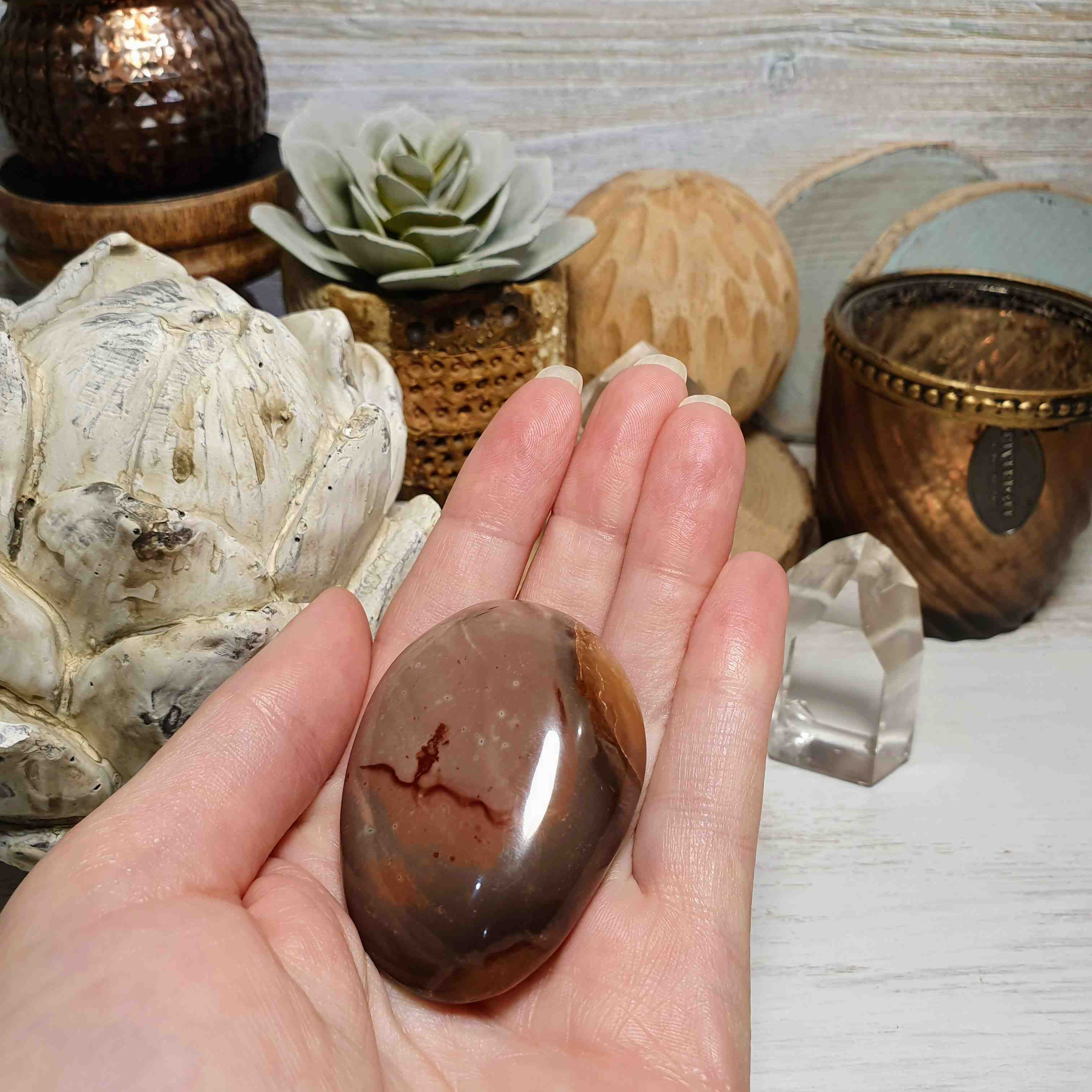 Jaspis polychrom - velký ručně tromlovaný kámen z Madagaskaru B. 62 g 