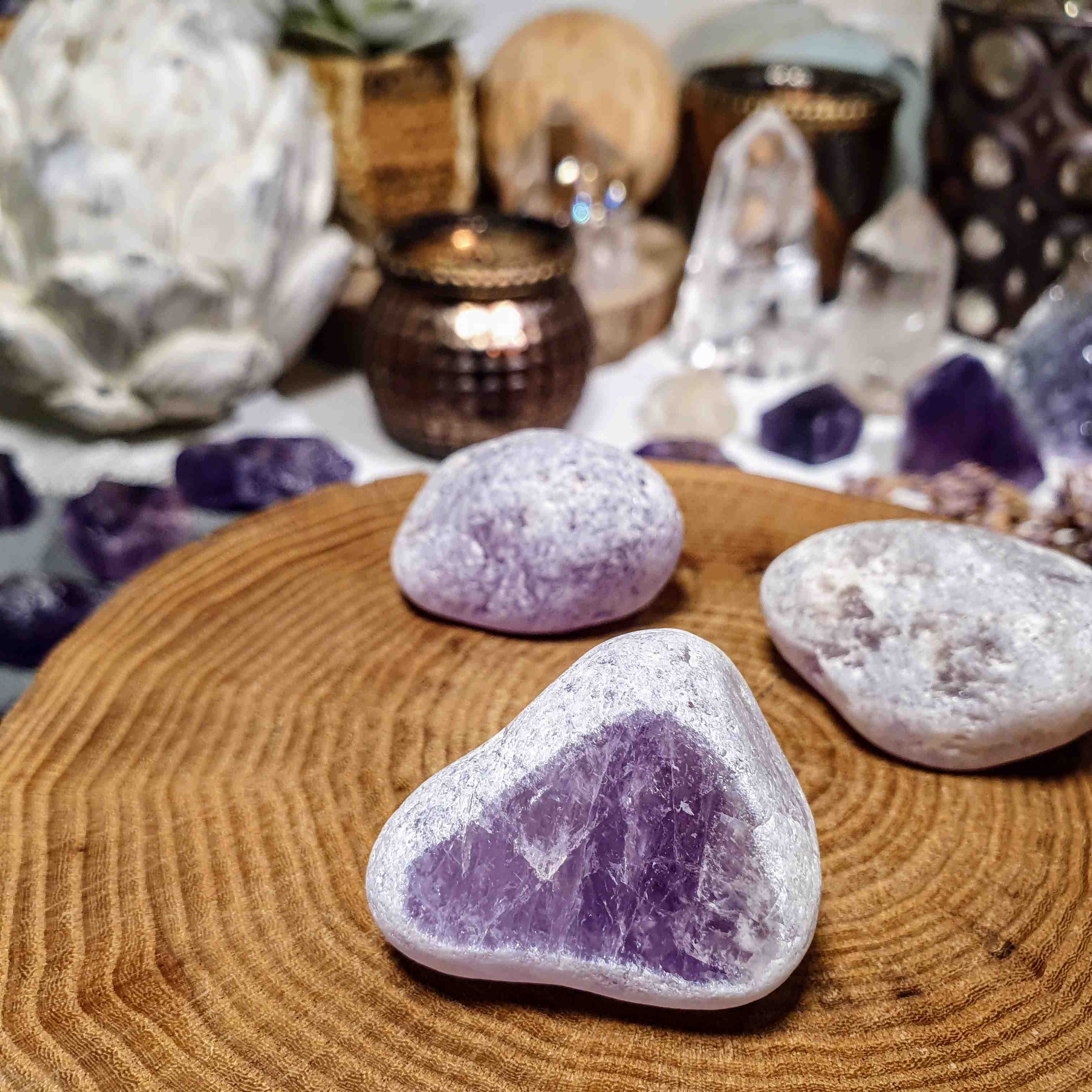 Meditační ametyst - broušený kámen s leštěným okýnkem z Brazílie I. 32 g