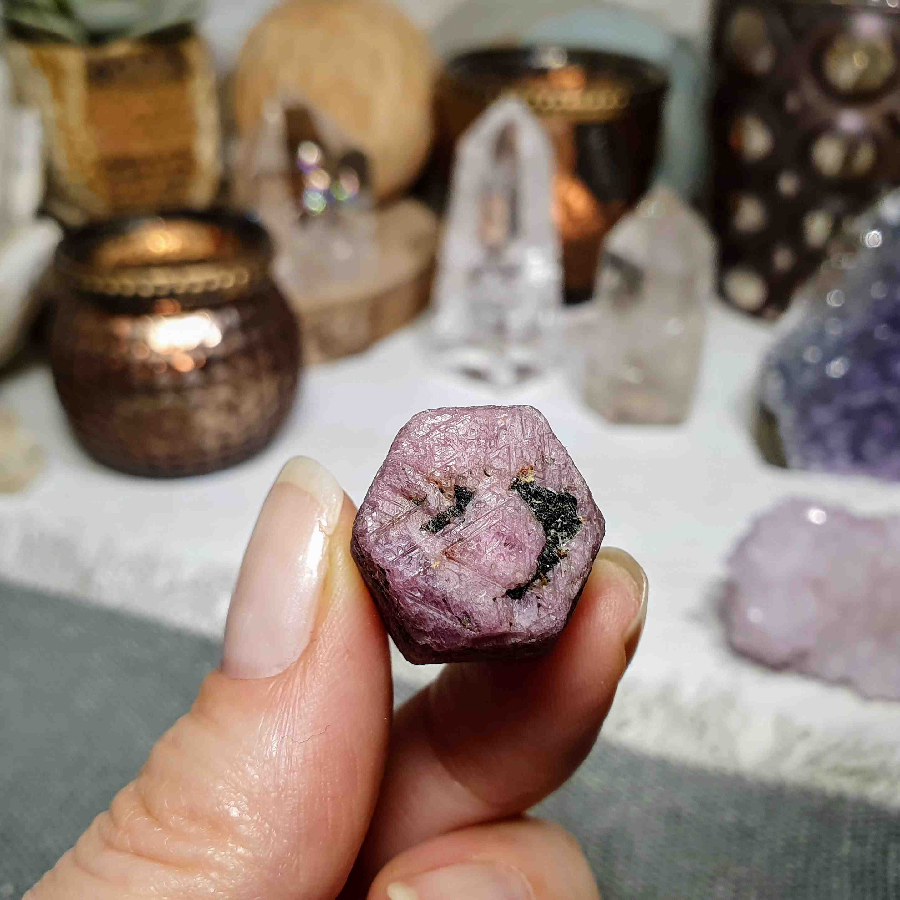 Rubín - surový krystal z Tanzánie J. 17 g 