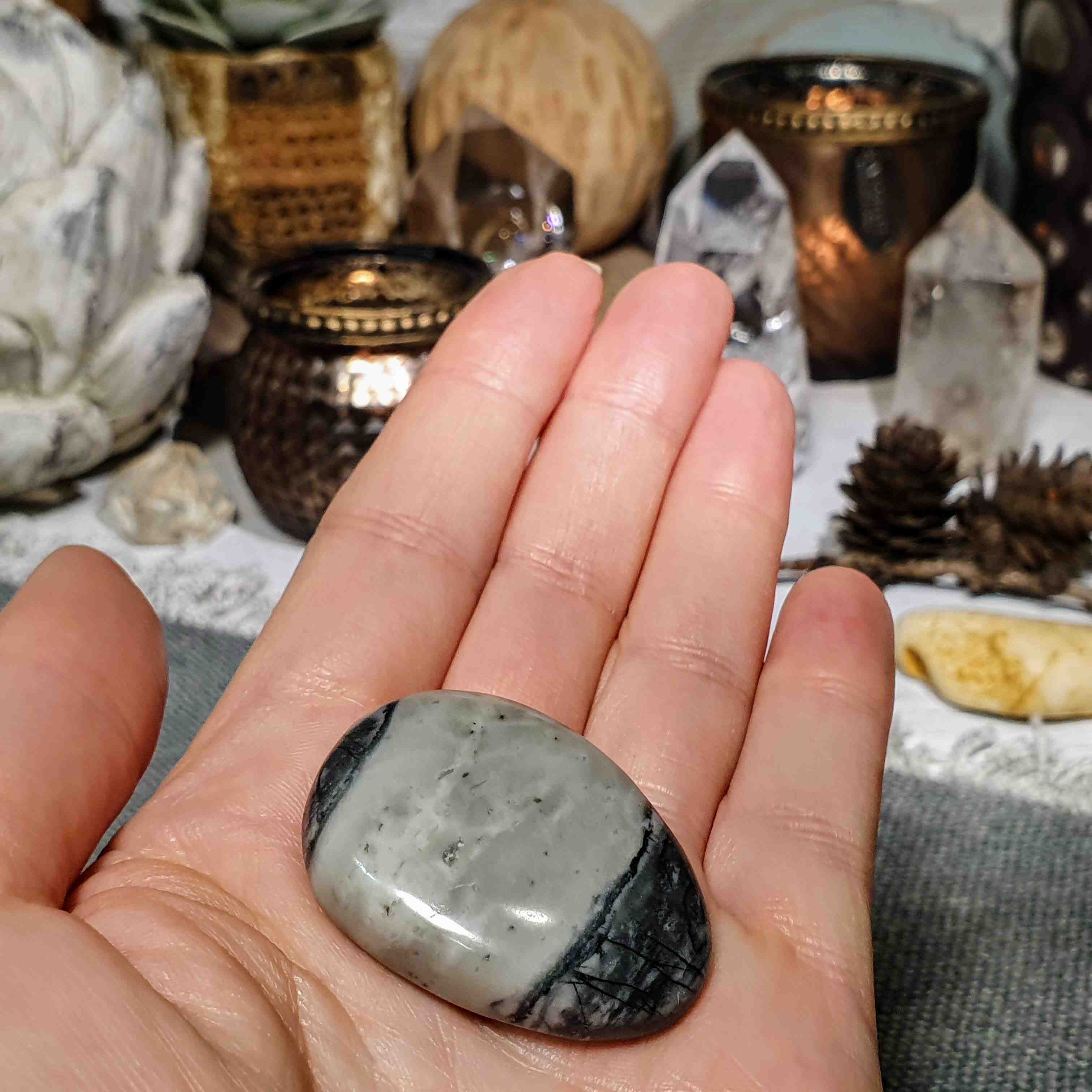 Jaspis Picasso - ručně broušená placička z Madagaskaru D. 26 g
