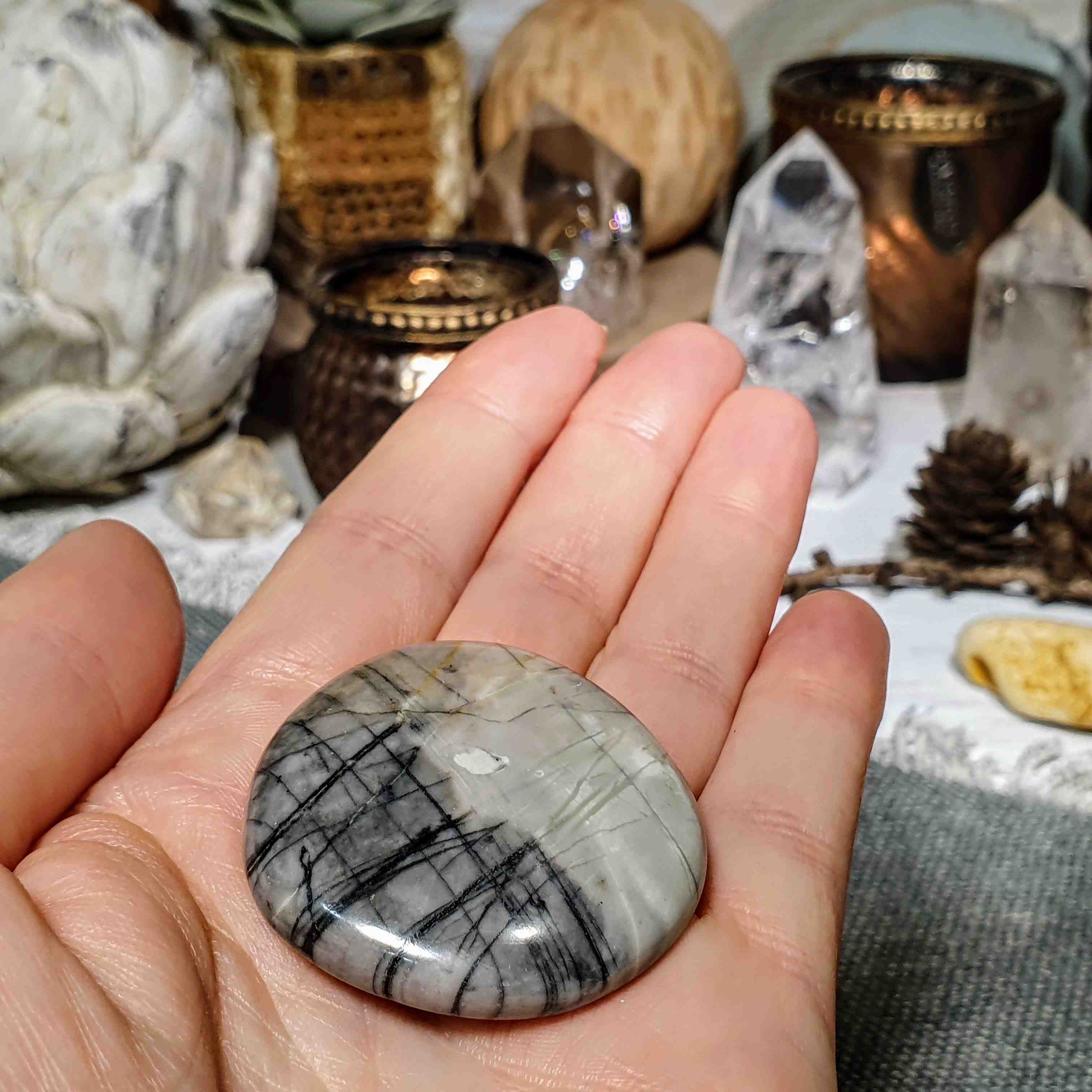 Jaspis Picasso - ručně broušená placička z Madagaskaru J. 30 g